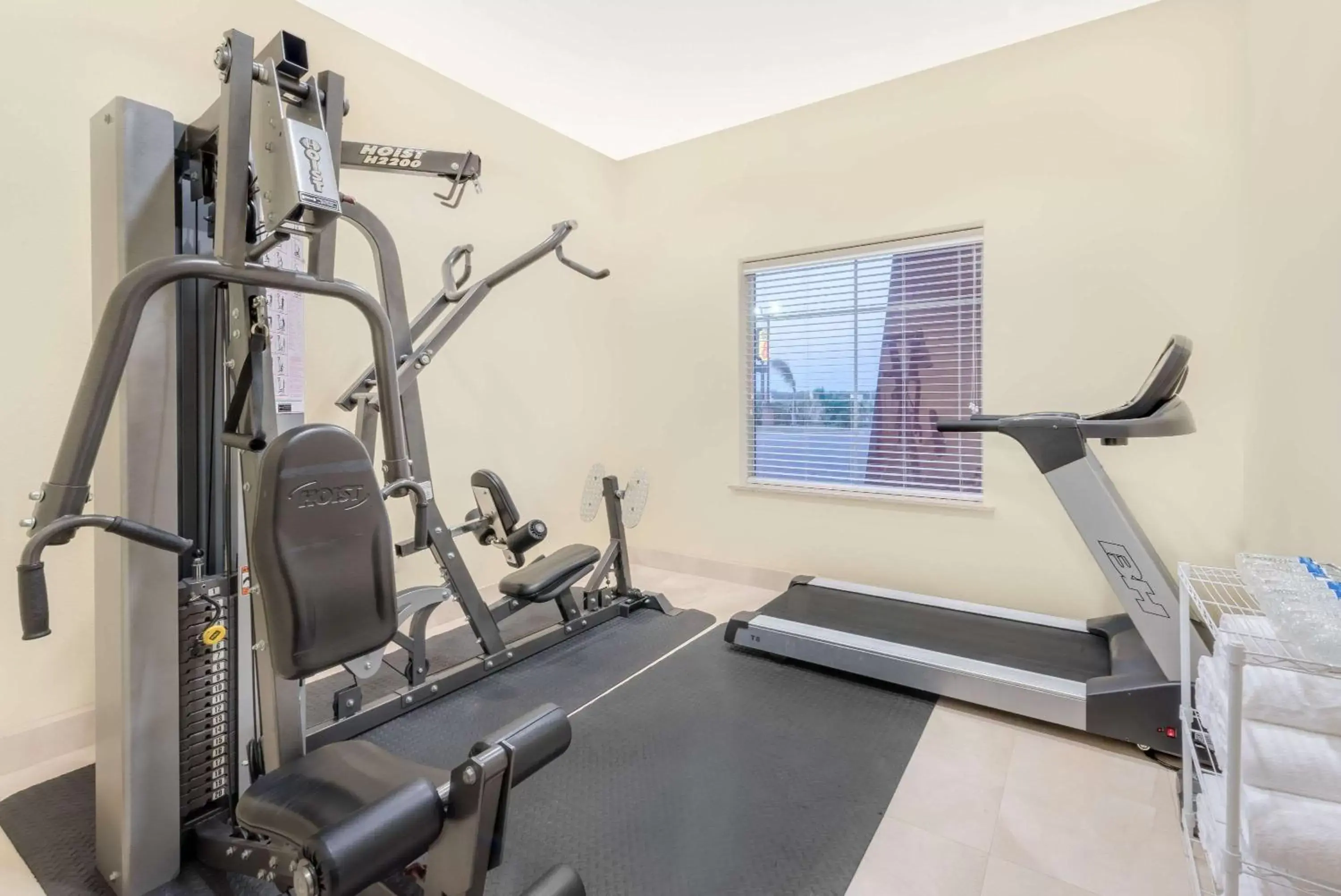 Fitness centre/facilities in Super 8 by Wyndham Hidalgo at La Plaza Mall & Mcallen Airport Fitness centre/facilities in Super 8 by Wyndham Hidalgo at La Plaza Mall & Mcallen Airport