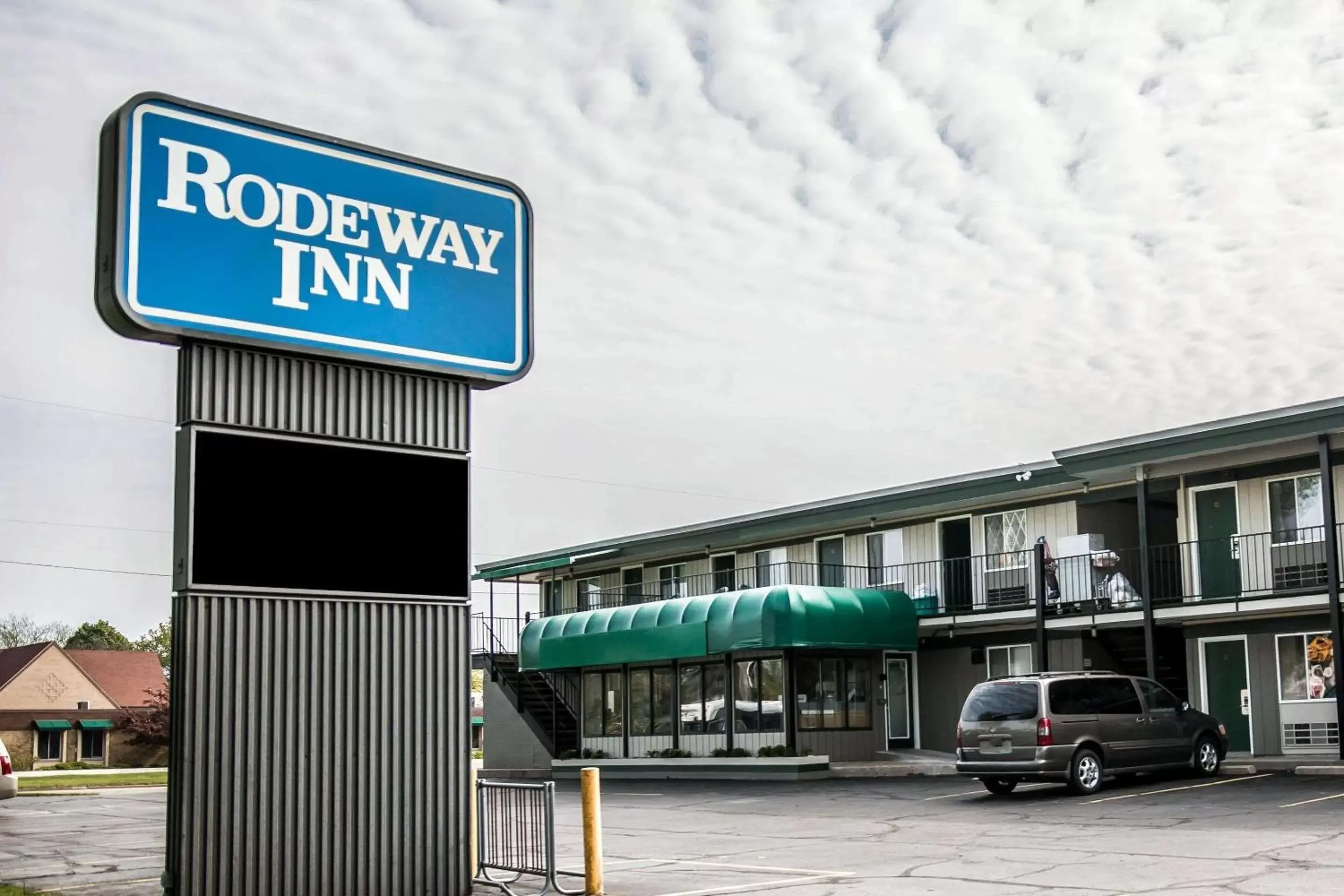 Property Building in Rodeway Inn Grand Haven