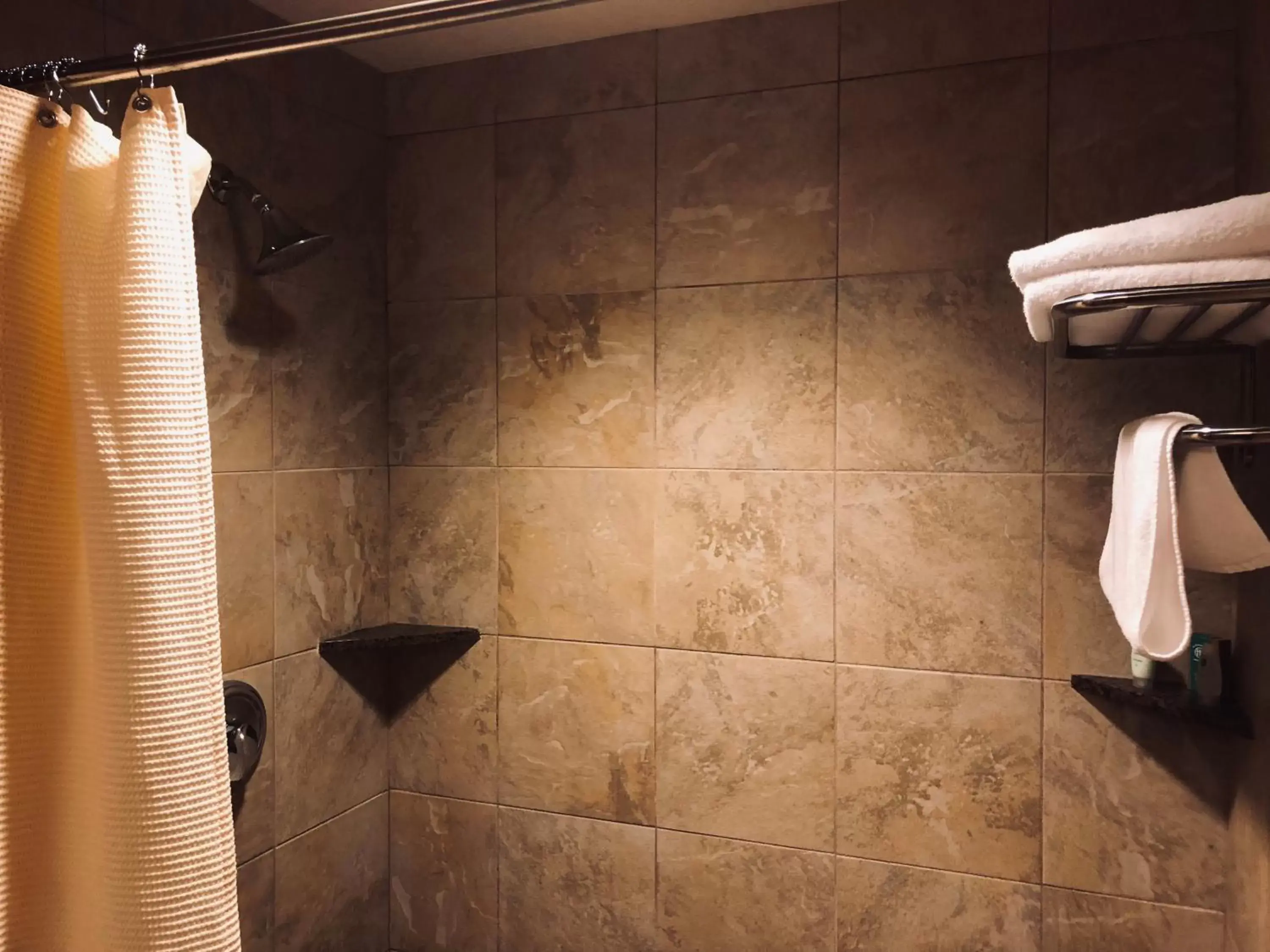 Bathroom in Heathman Lodge