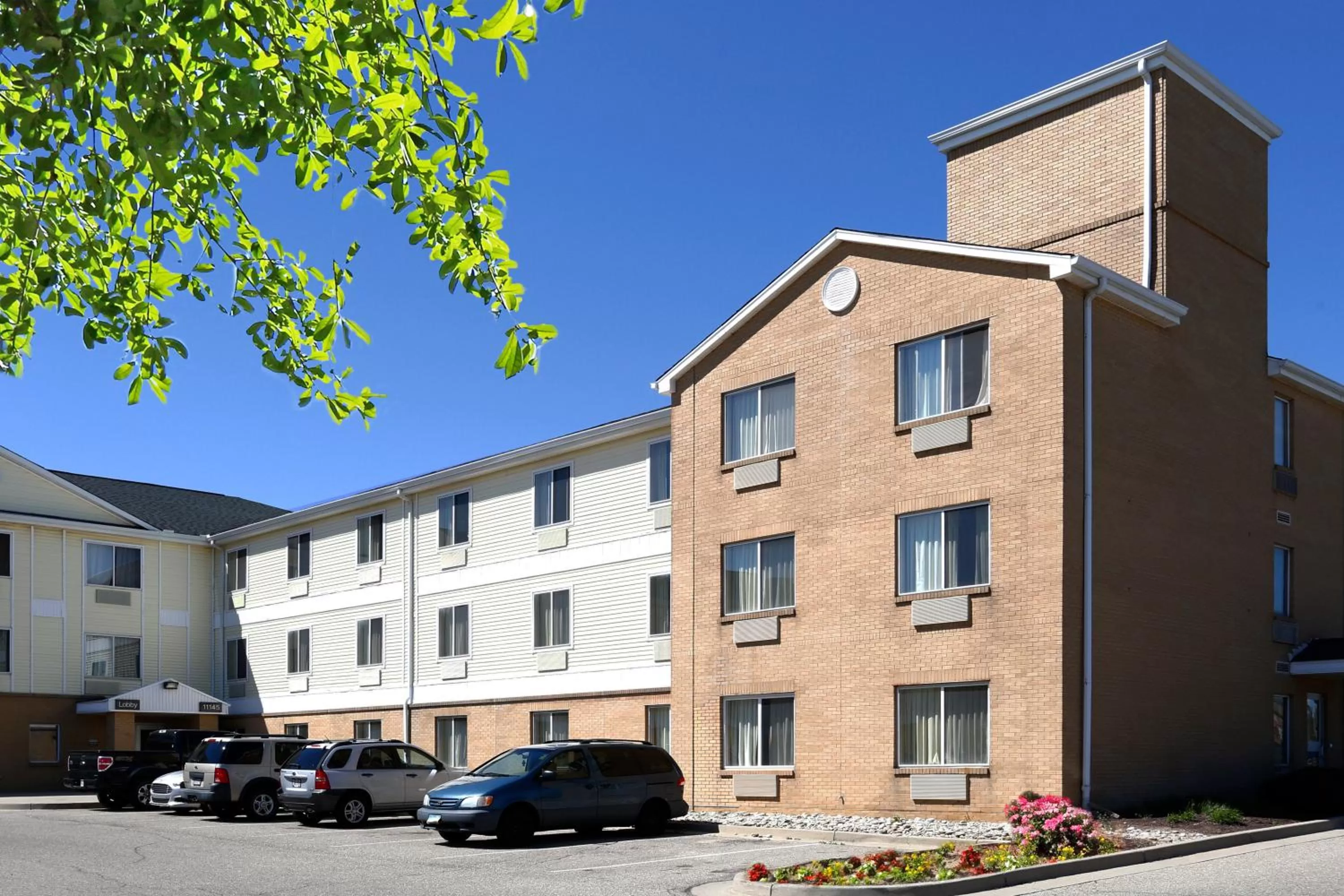 Property building in Extended Stay America Suites - Cincinnati - Blue Ash - Kenwood Road