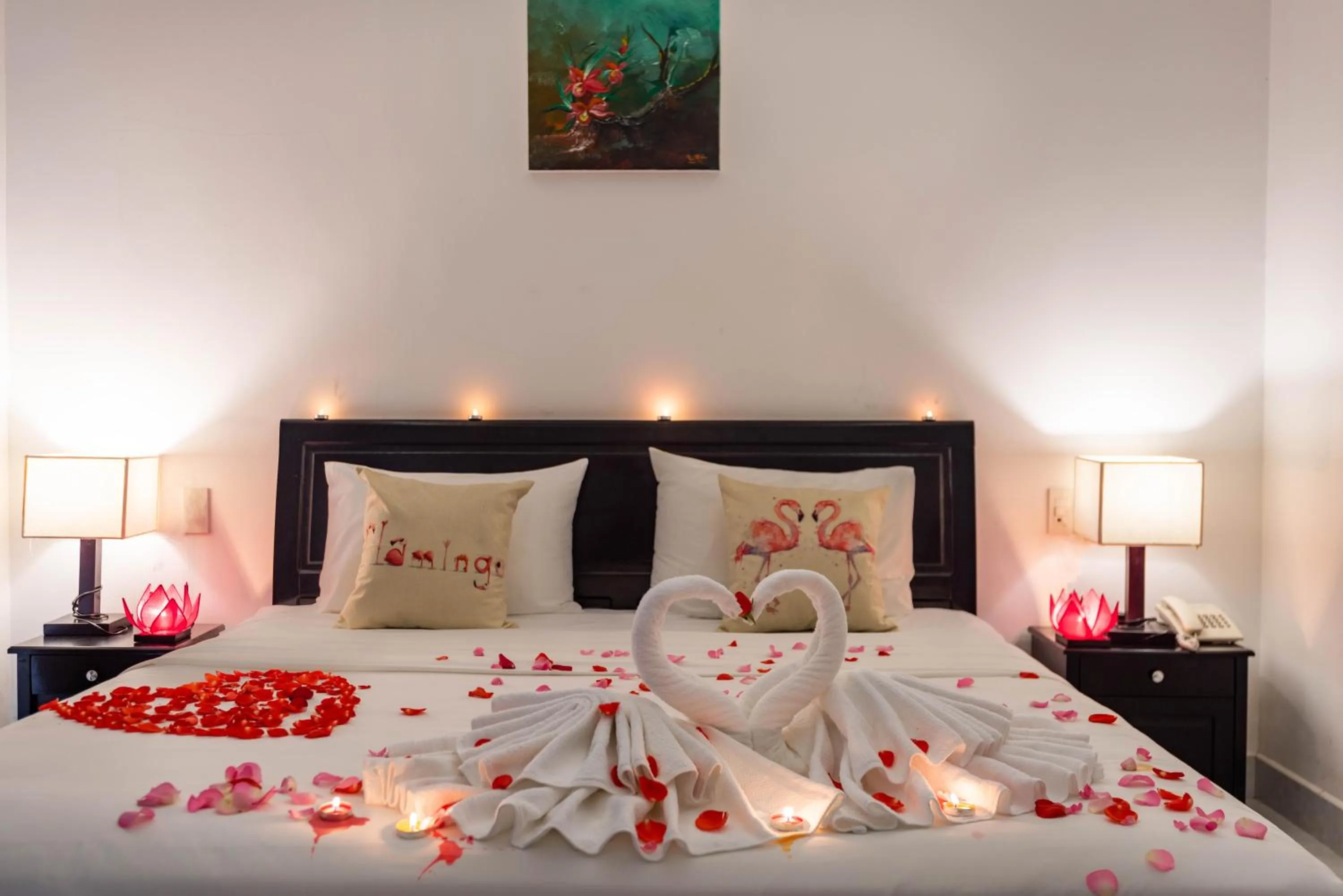 Bed in Flamingo Villa Homestay - Big Rooms with Balcony - Close to Hoi An Old Town 200m & Temple Bridge - Large Outside Pool for Sun Bathing