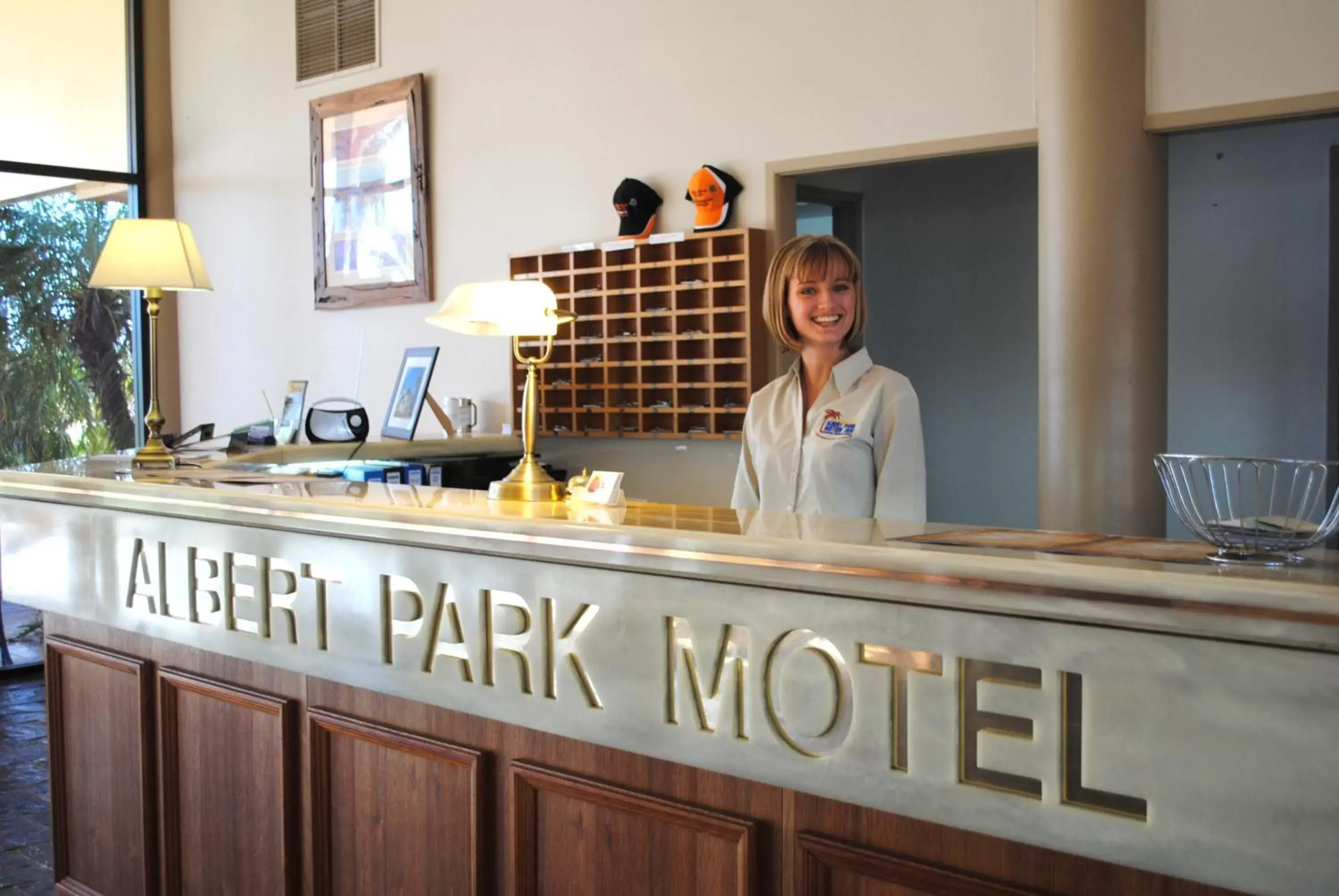 Staff in Albert Park Motor Inn-KING BED IN EVERY ROOM-RENOVATED 2022