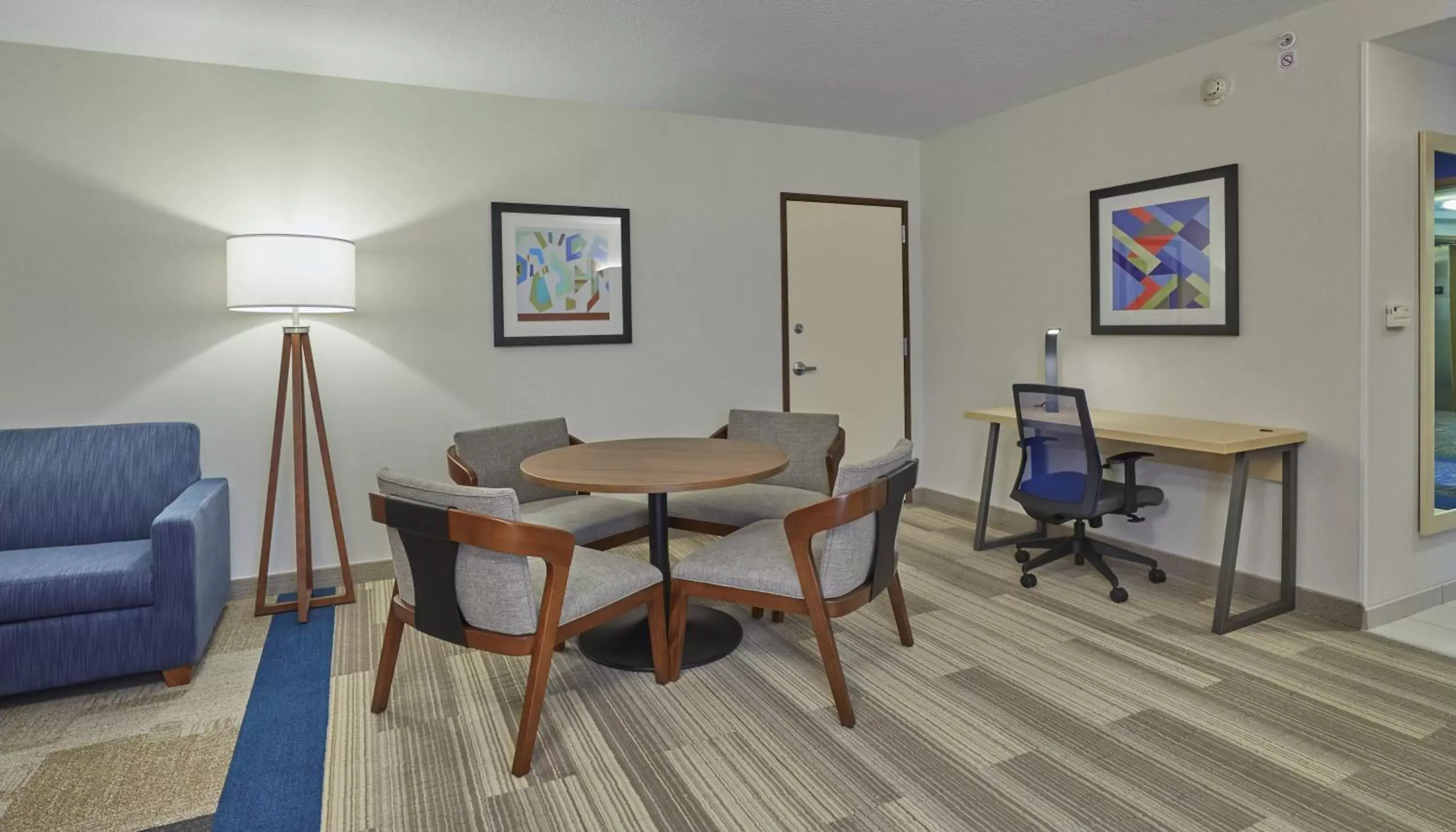 Photo of the whole room, Dining Area in Holiday Inn Express : Eugene - Springfield, an IHG Hotel