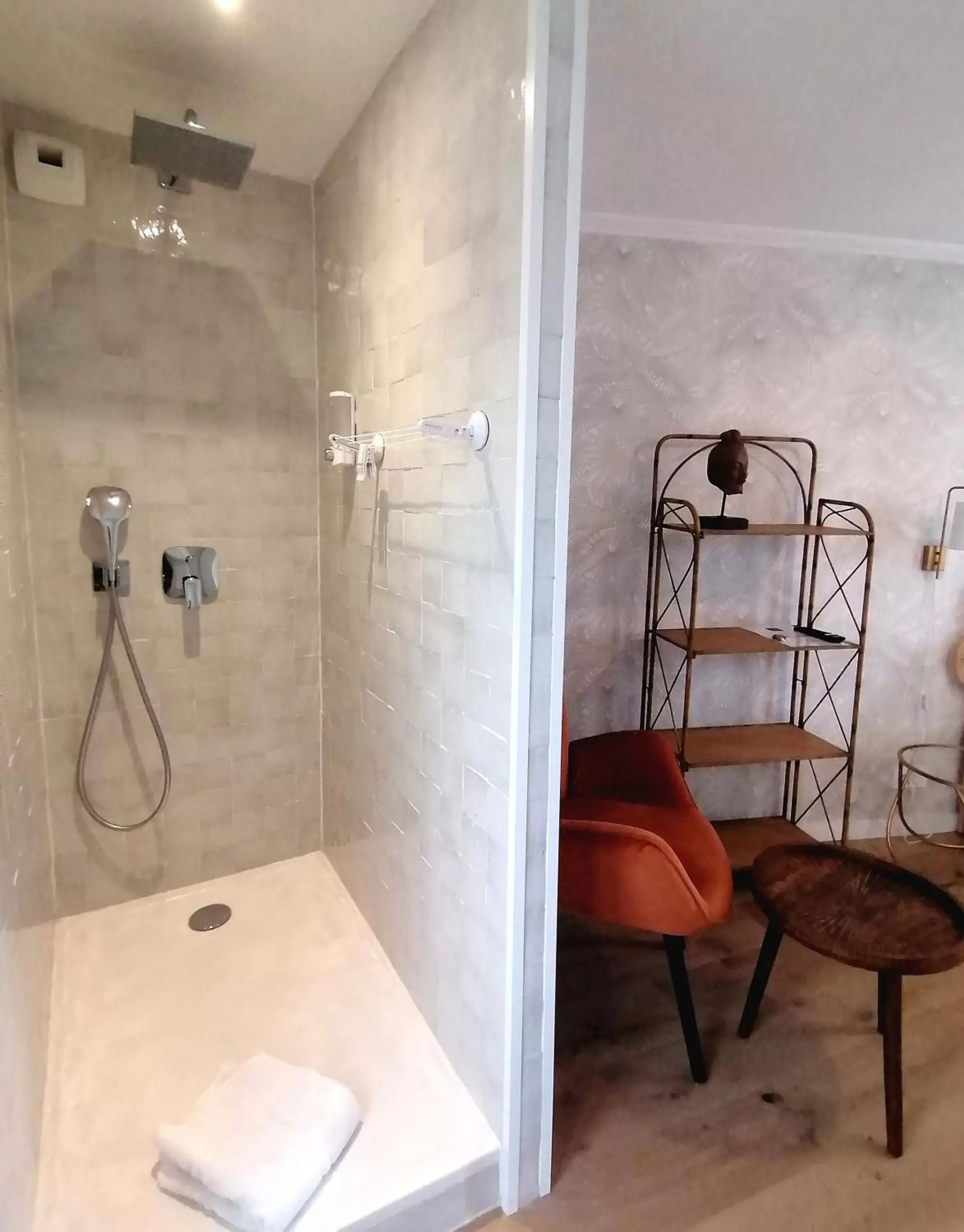 Bathroom in La bulle d'Etel, chambres & spa