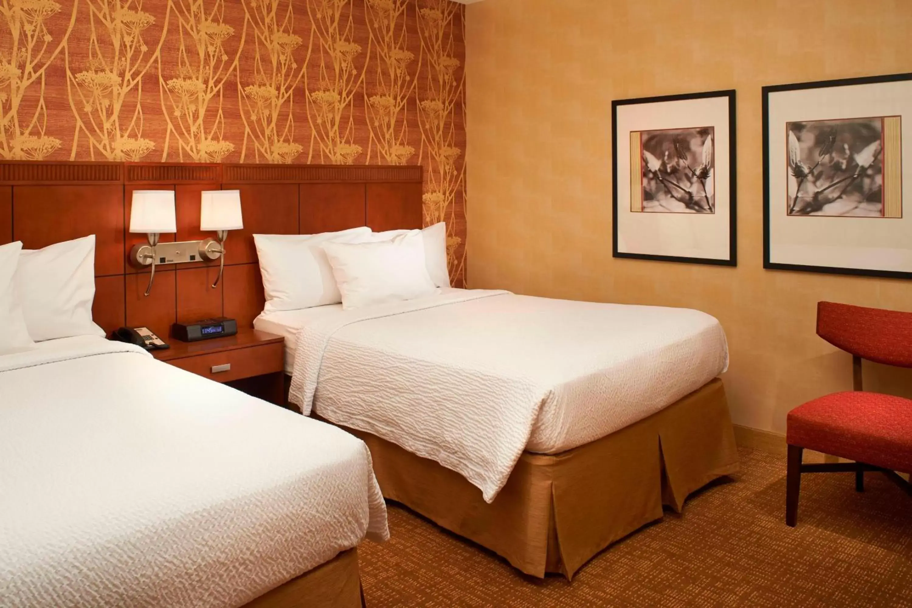 Bedroom, Bed in Courtyard by Marriott Chicago Waukegan / Gurnee