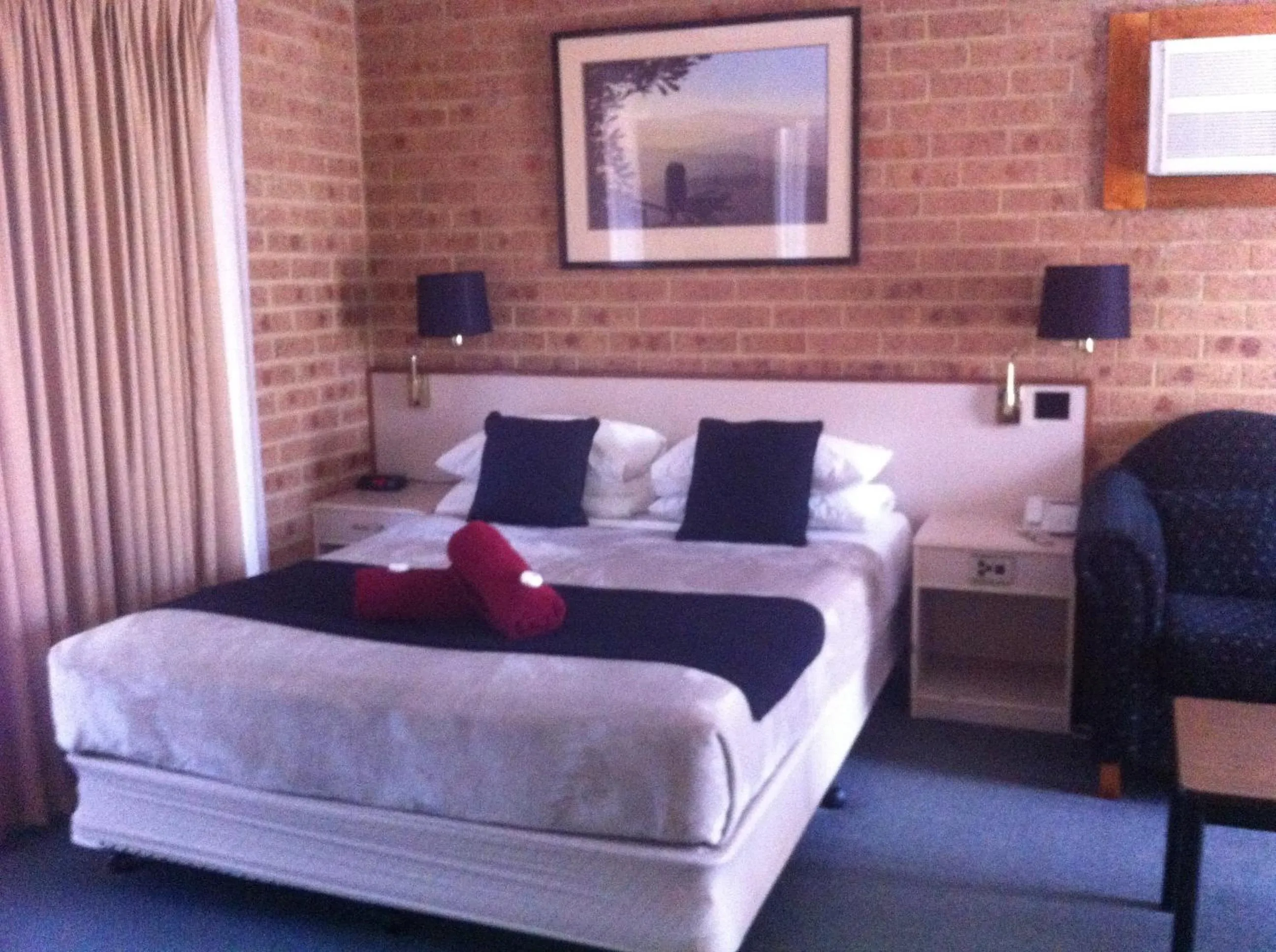 Photo of the whole room, Bed in Elsinor Motor Lodge