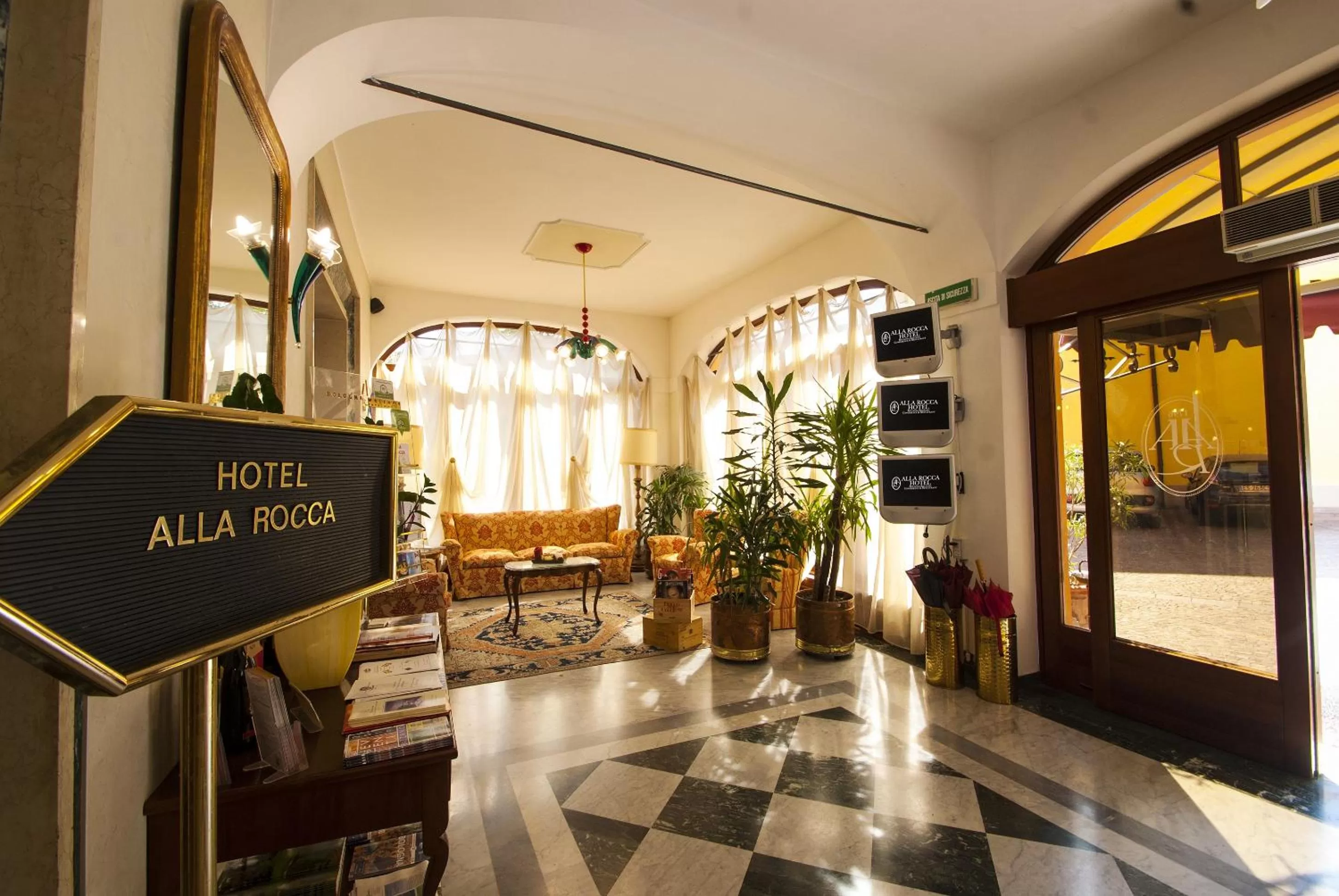 Lobby or reception in Alla Rocca Hotel Conference & Restaurant