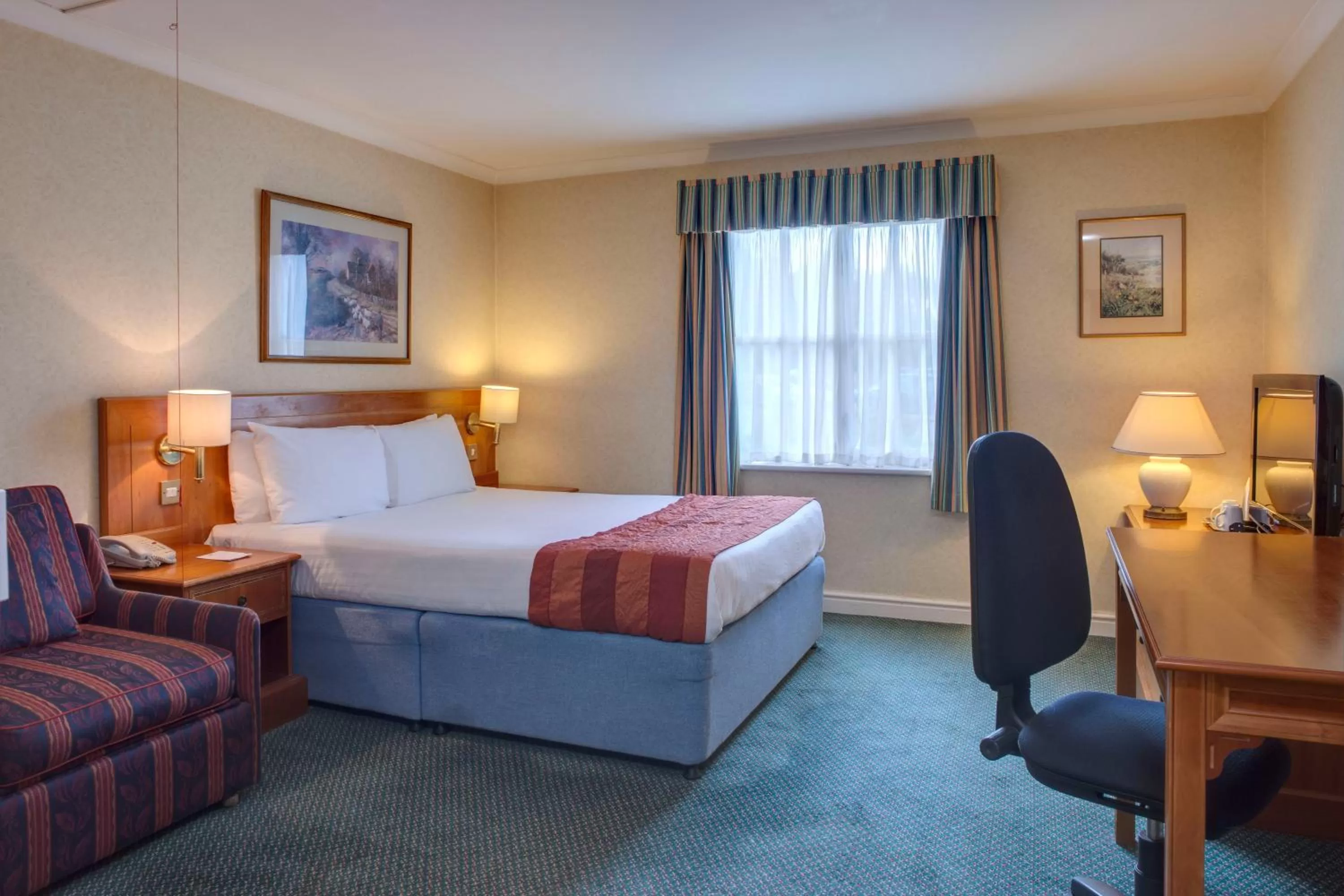 Photo of the whole room, Bed in Holiday Inn Ipswich Orwell by IHG