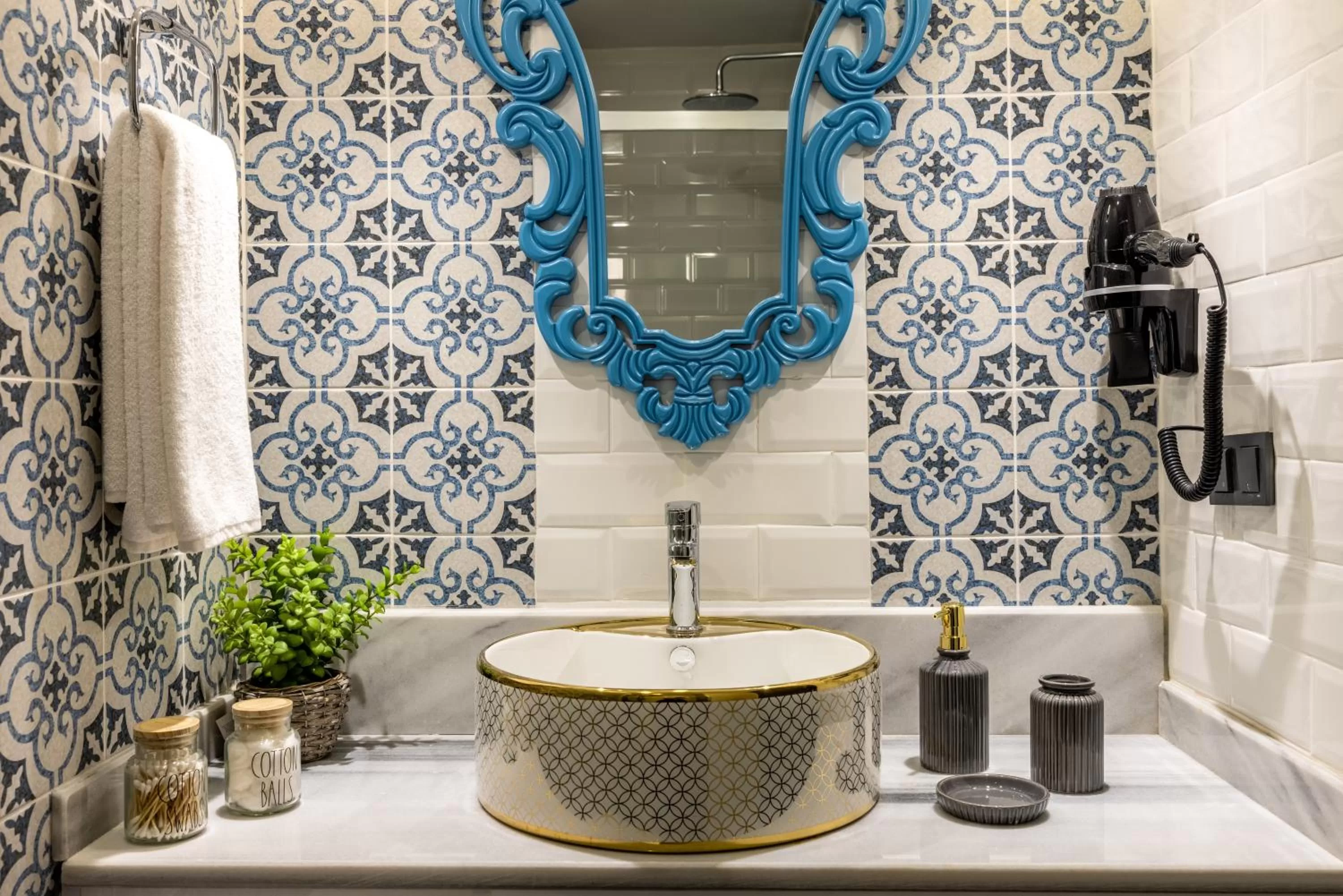 Shower in BayMari Suites City Life