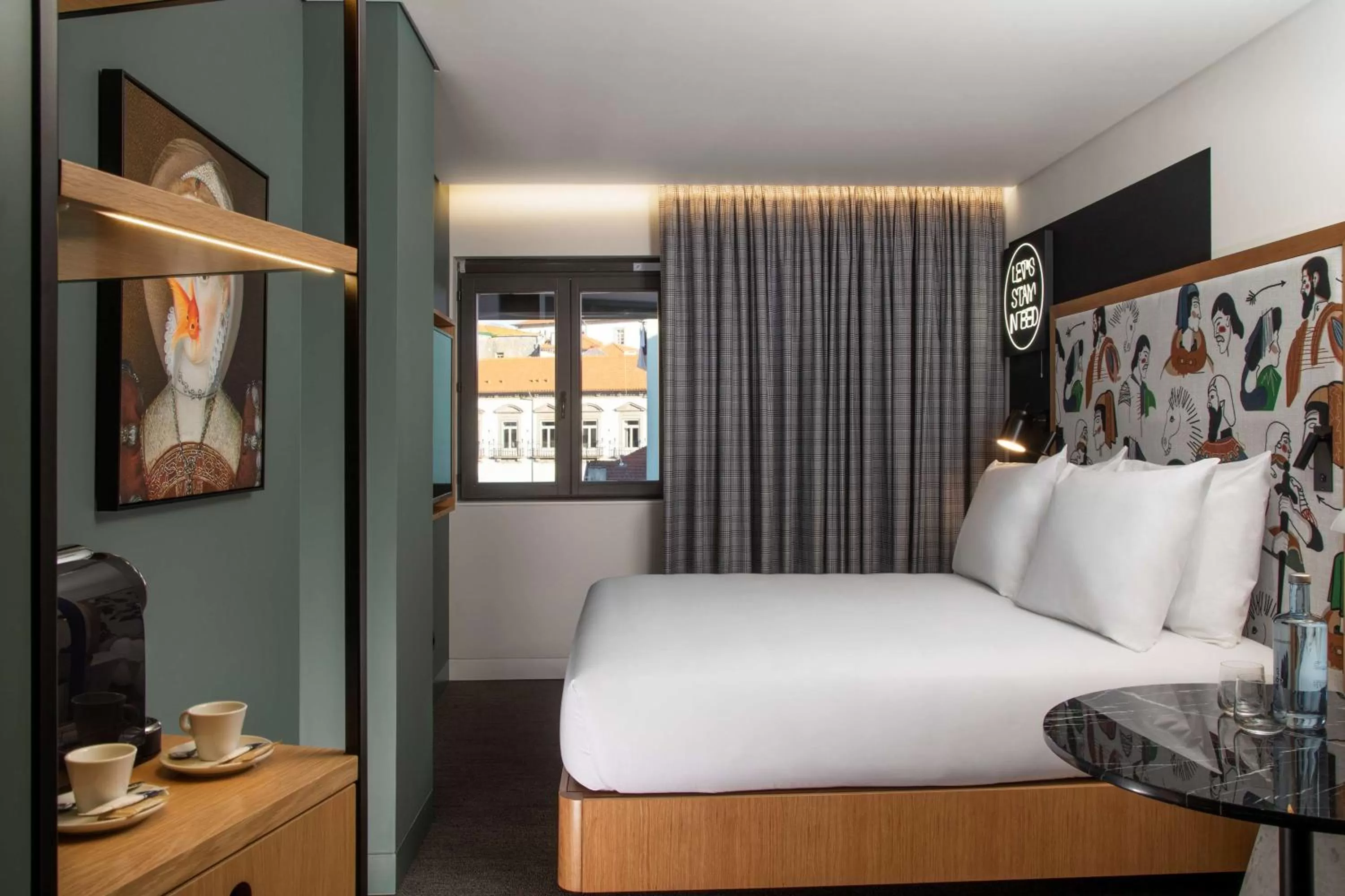 Bed in Se Catedral Hotel Porto, Tapestry Collection By Hilton
