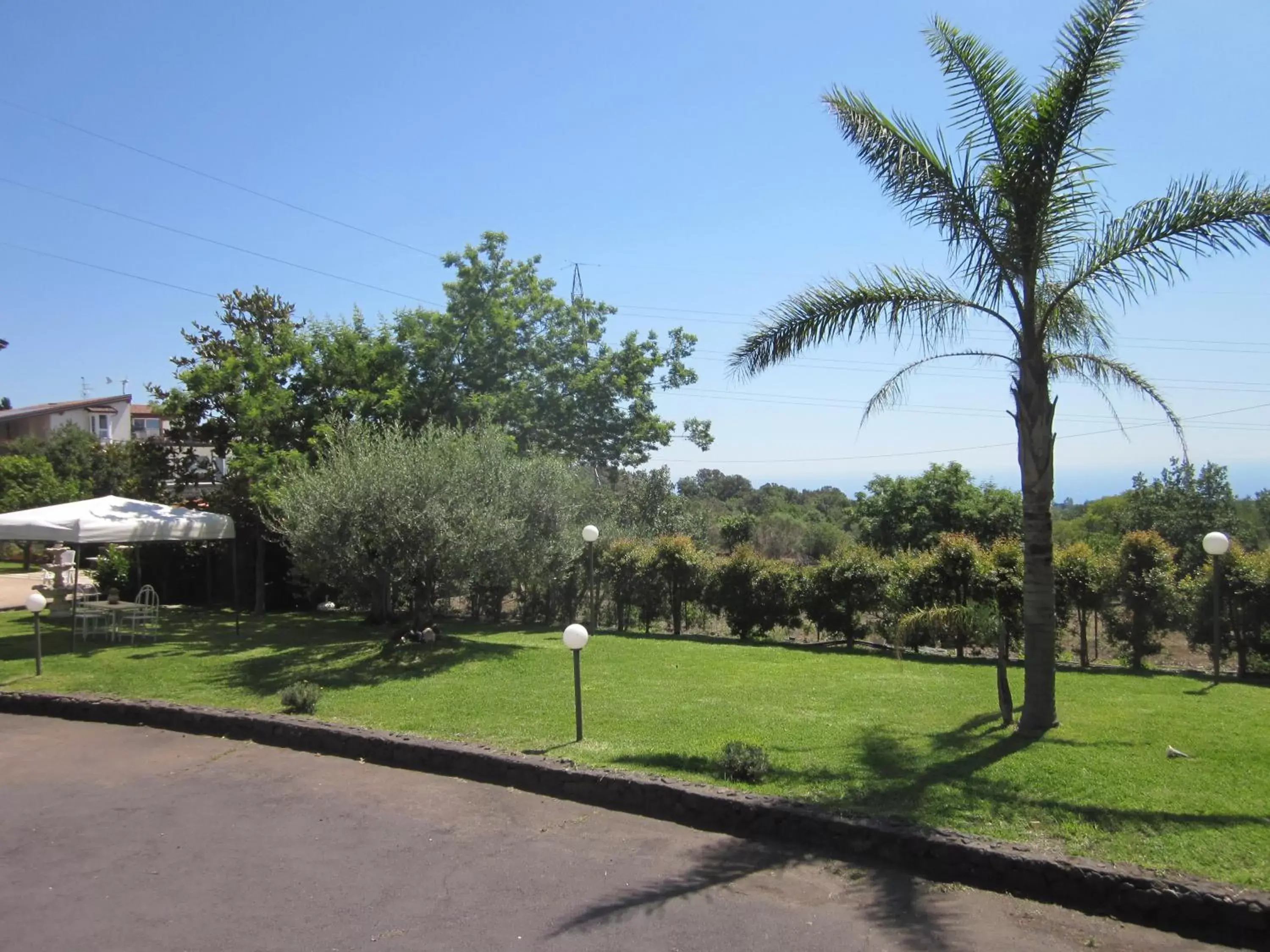 Garden in B&B BOUTIQUE DI CHARME "ETNA-RELAX-NATURA"