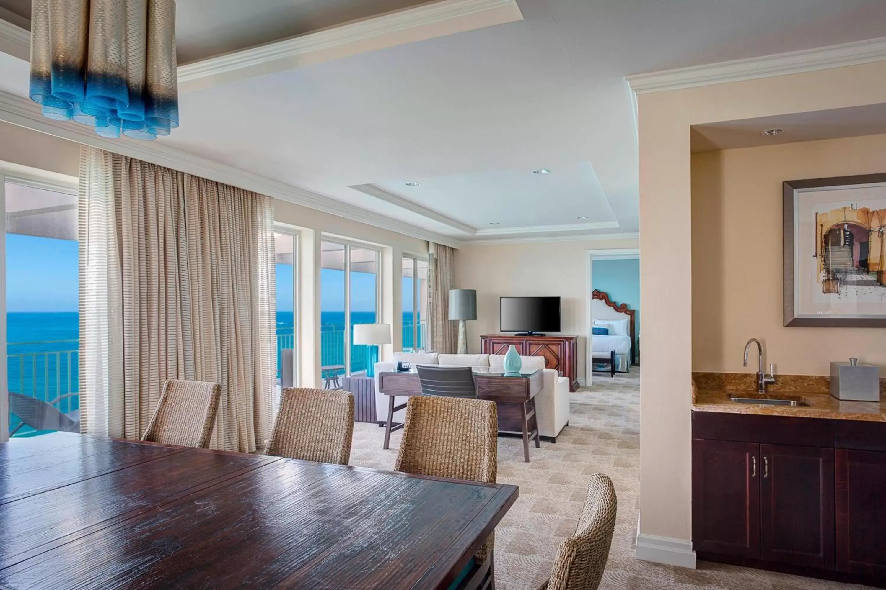 Living room, Seating Area in San Juan Marriott Resort and Stellaris Casino
