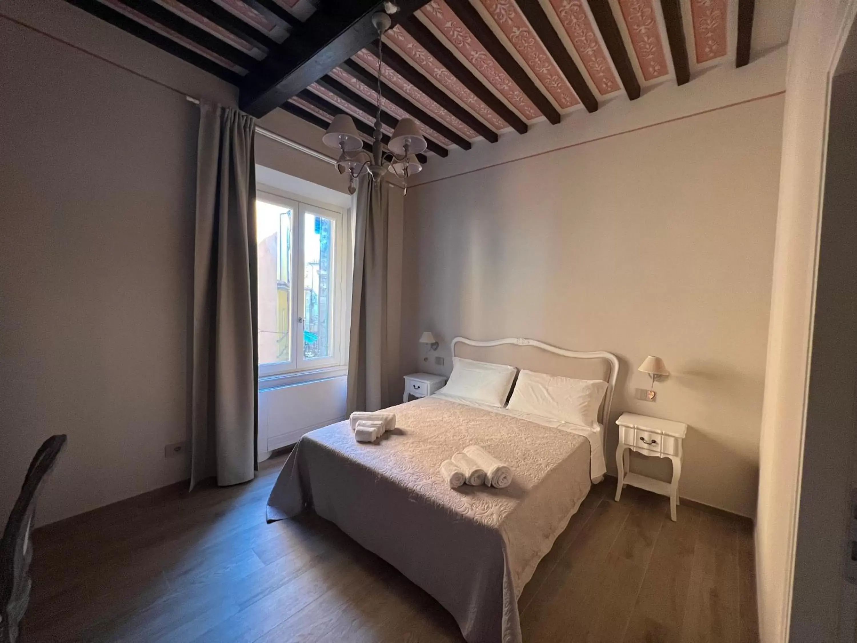 Photo of the whole room, Bed in La Perla del Borgo B&B