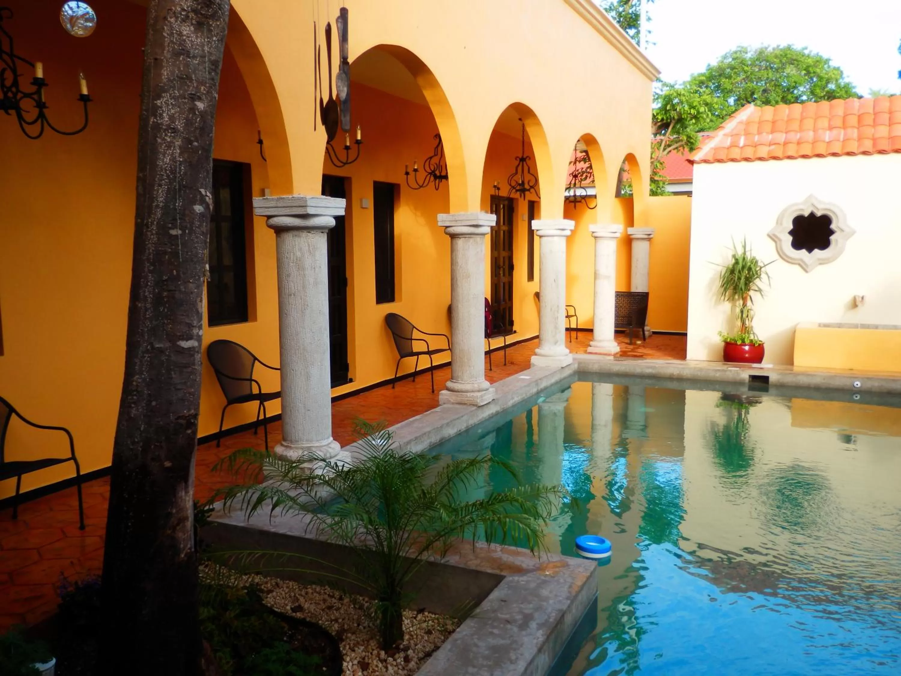 Swimming Pool in Ochenta Y Dos Bed & Breakfast & Spa