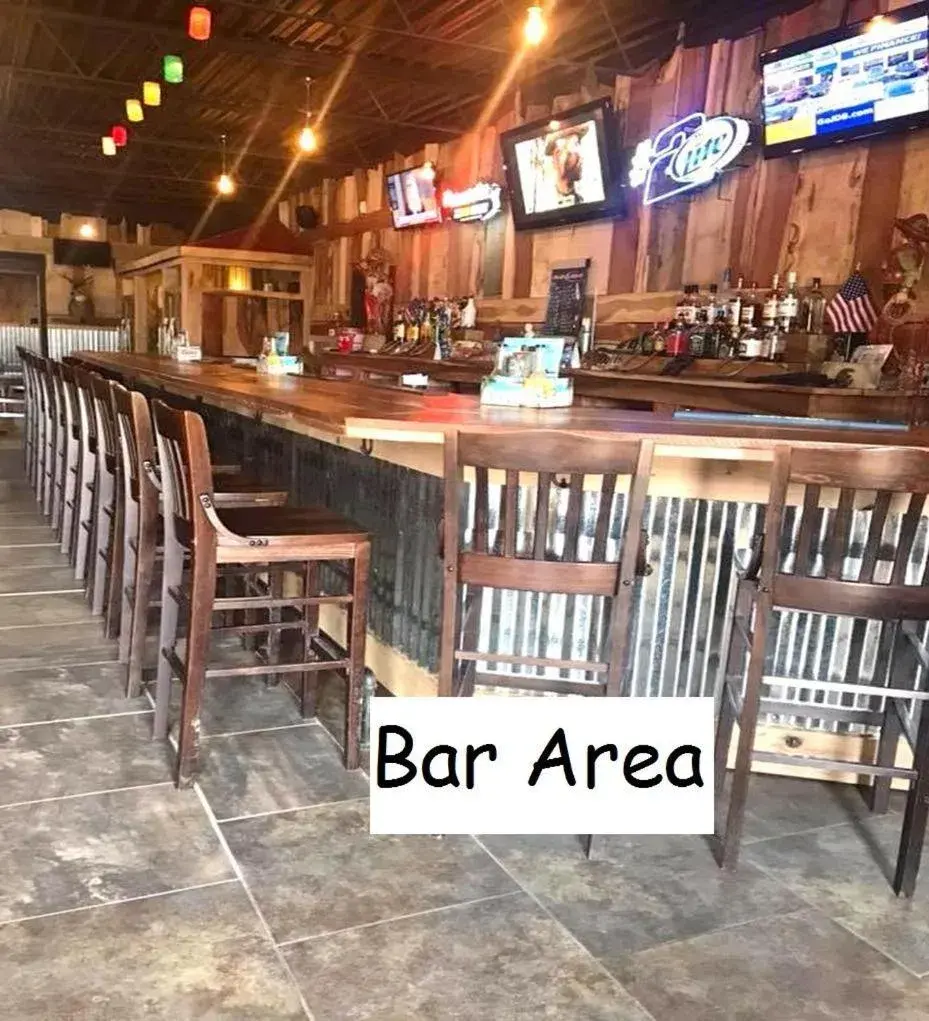 Alcoholic drinks, Lounge/Bar in Davis Motel
