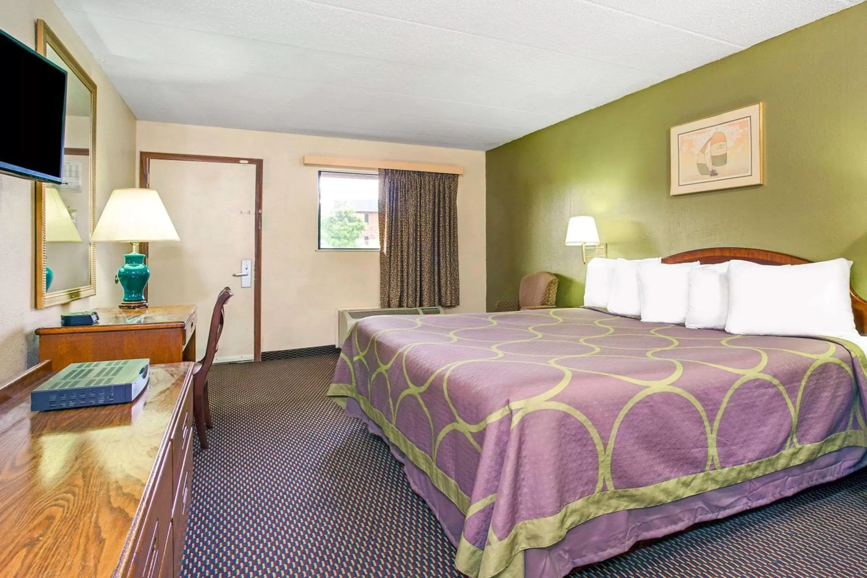 On site, Bed in Super 8 by Wyndham Fort Mitchell Cincinnati Area
