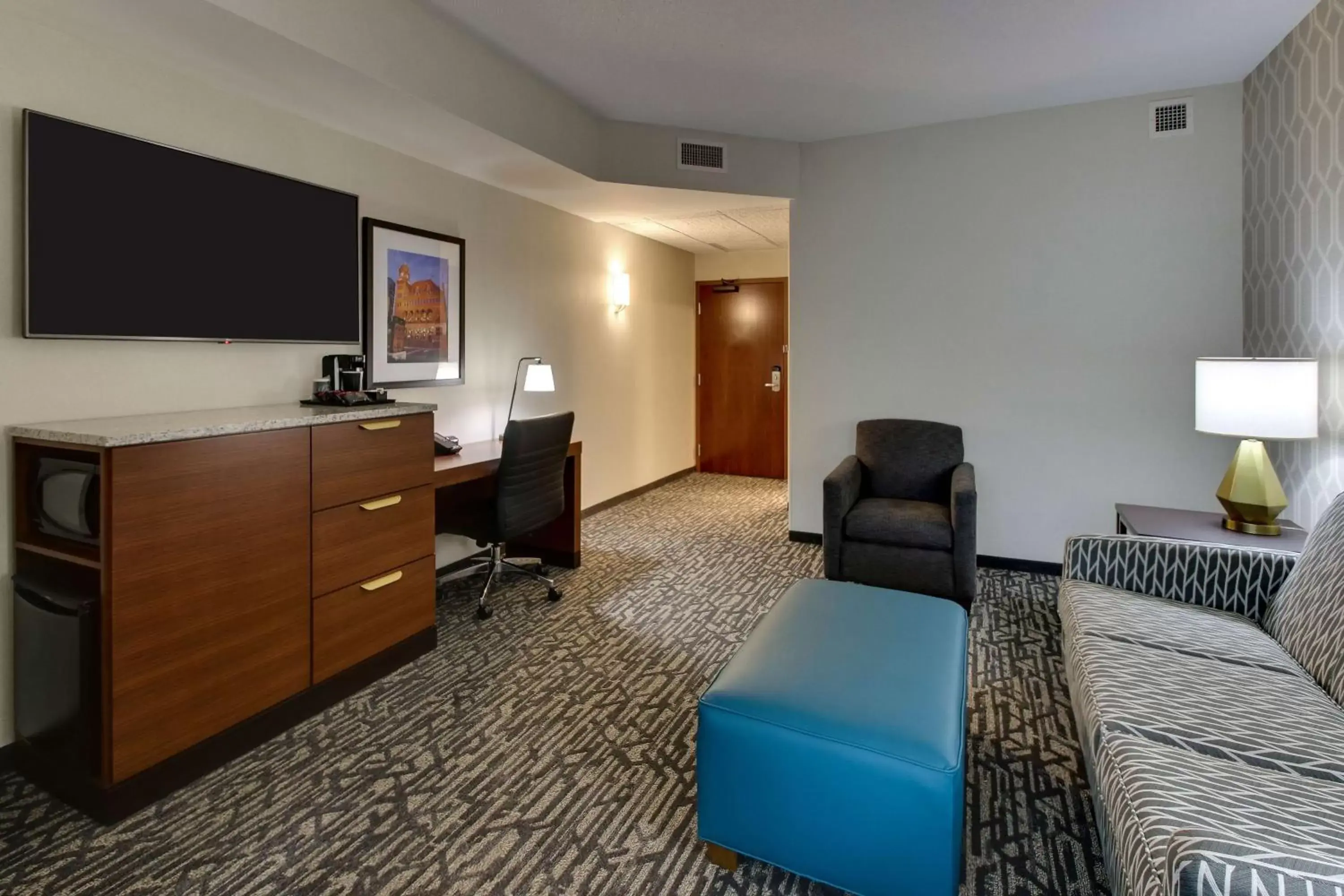 Photo of the whole room, TV/Entertainment Center in Drury Plaza Hotel Richmond