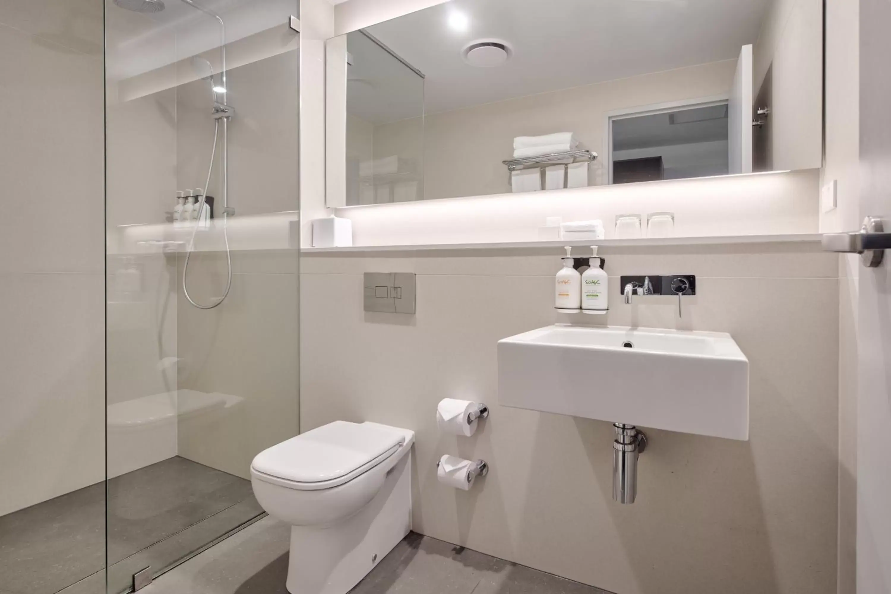 Bathroom in Holiday Inn West Perth, an IHG Hotel