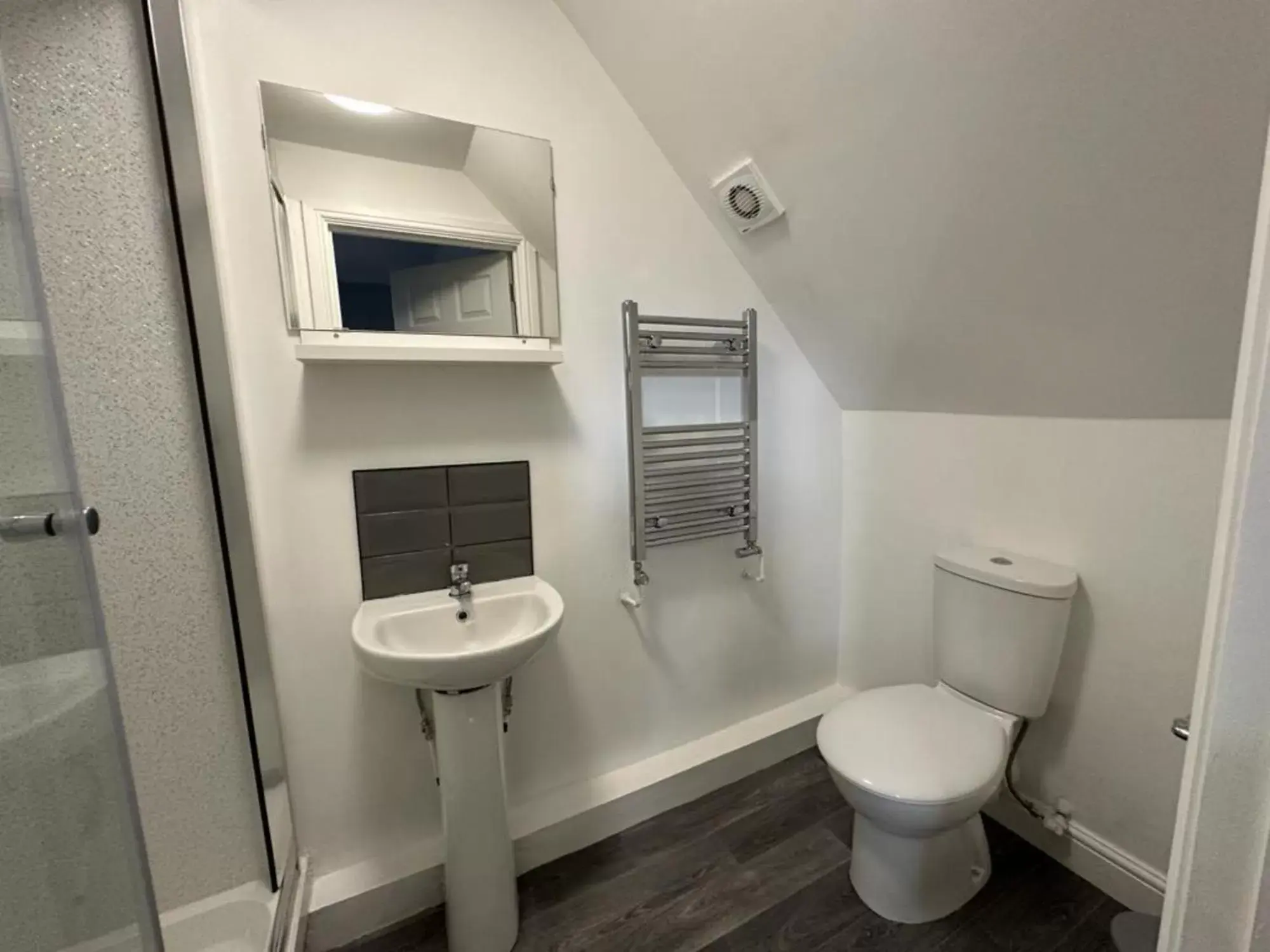 Bathroom in The Fishpond - Premier Nottingham Studios