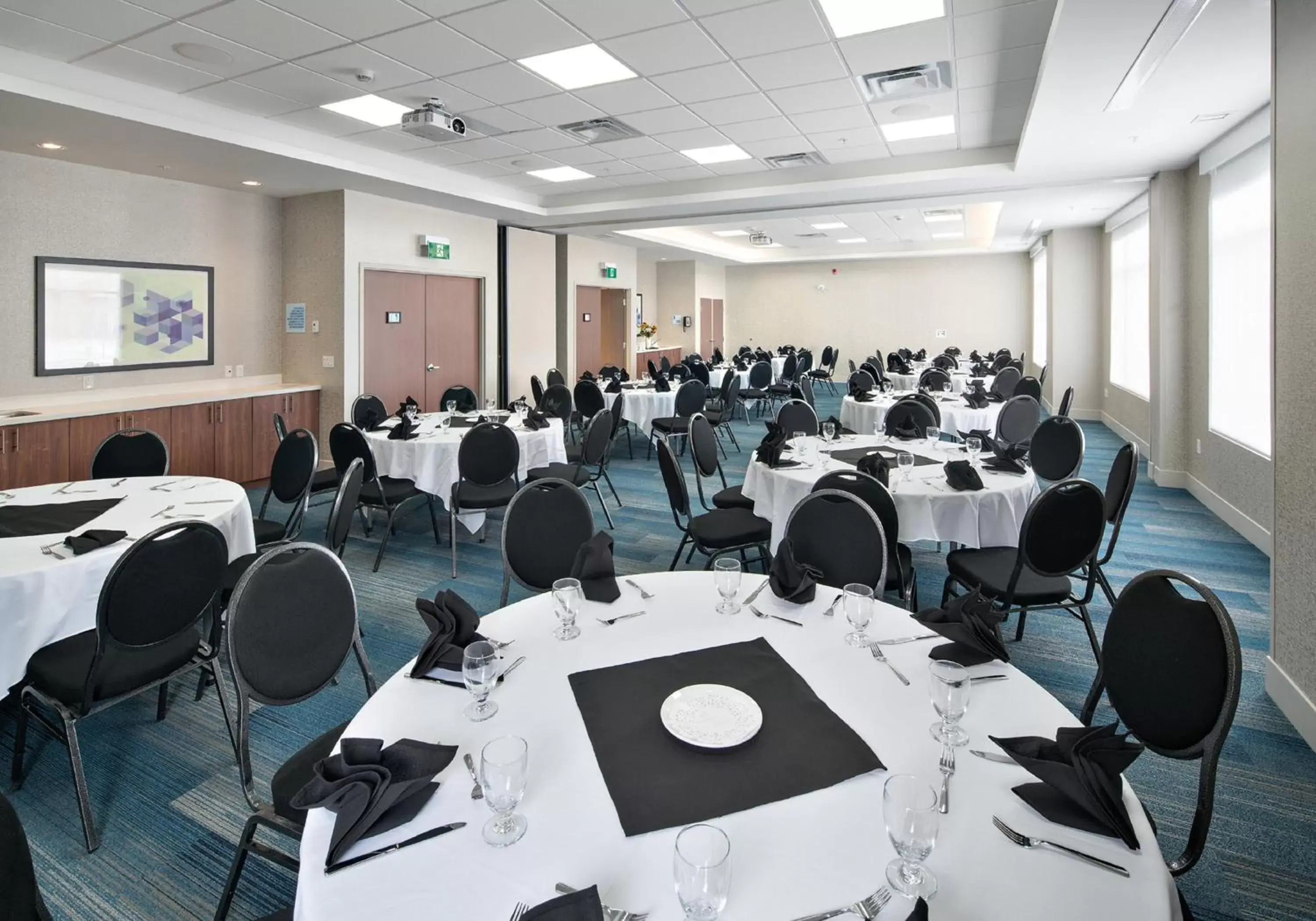 Meeting/conference room in Holiday Inn Express - Red Deer North, an IHG Hotel