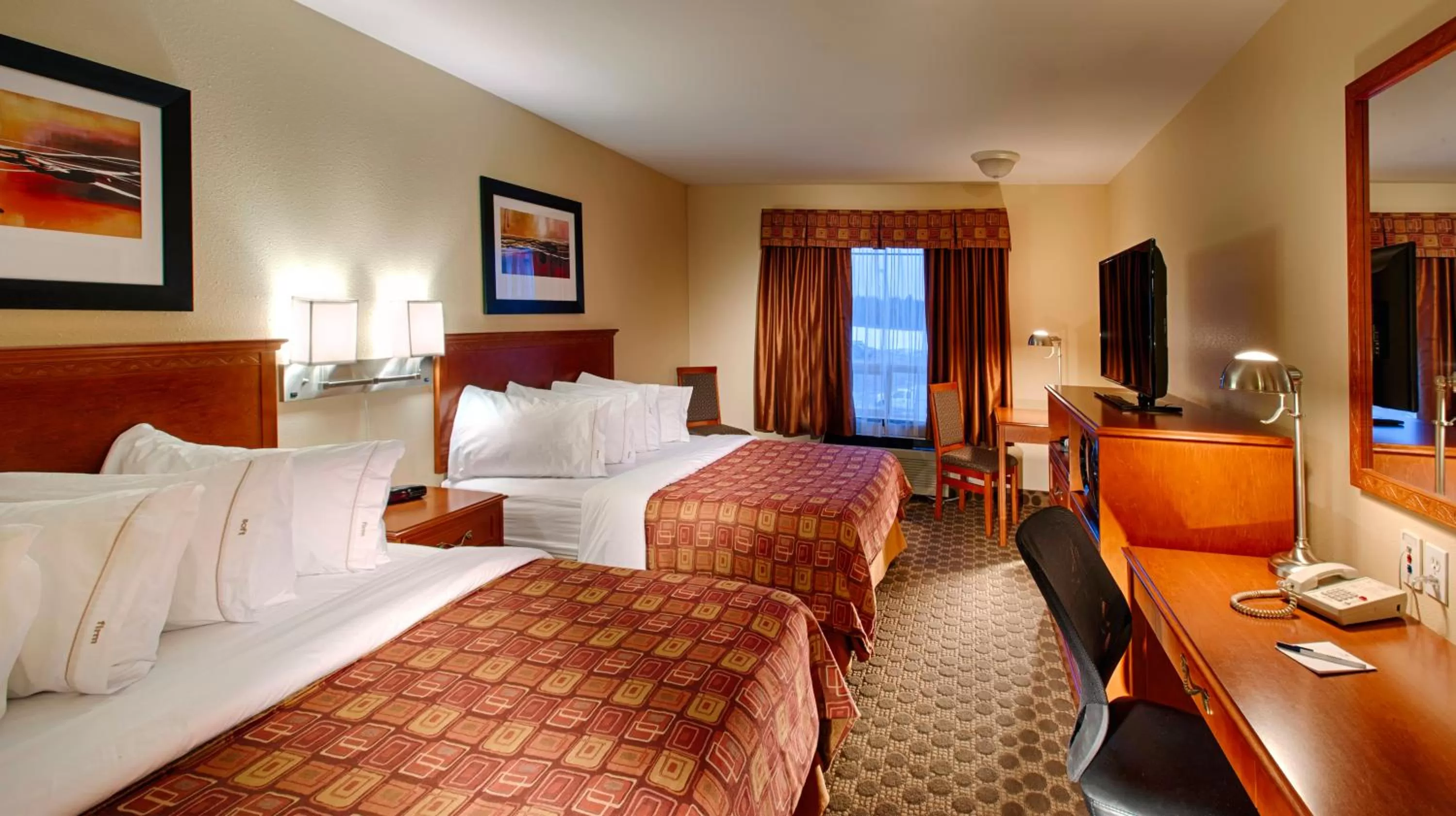 Photo of the whole room, Bed in Canalta Rocky Mountain House