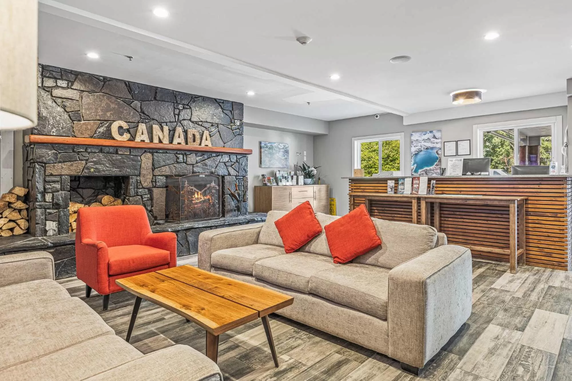 Lobby or reception in Basecamp Lodge Canmore