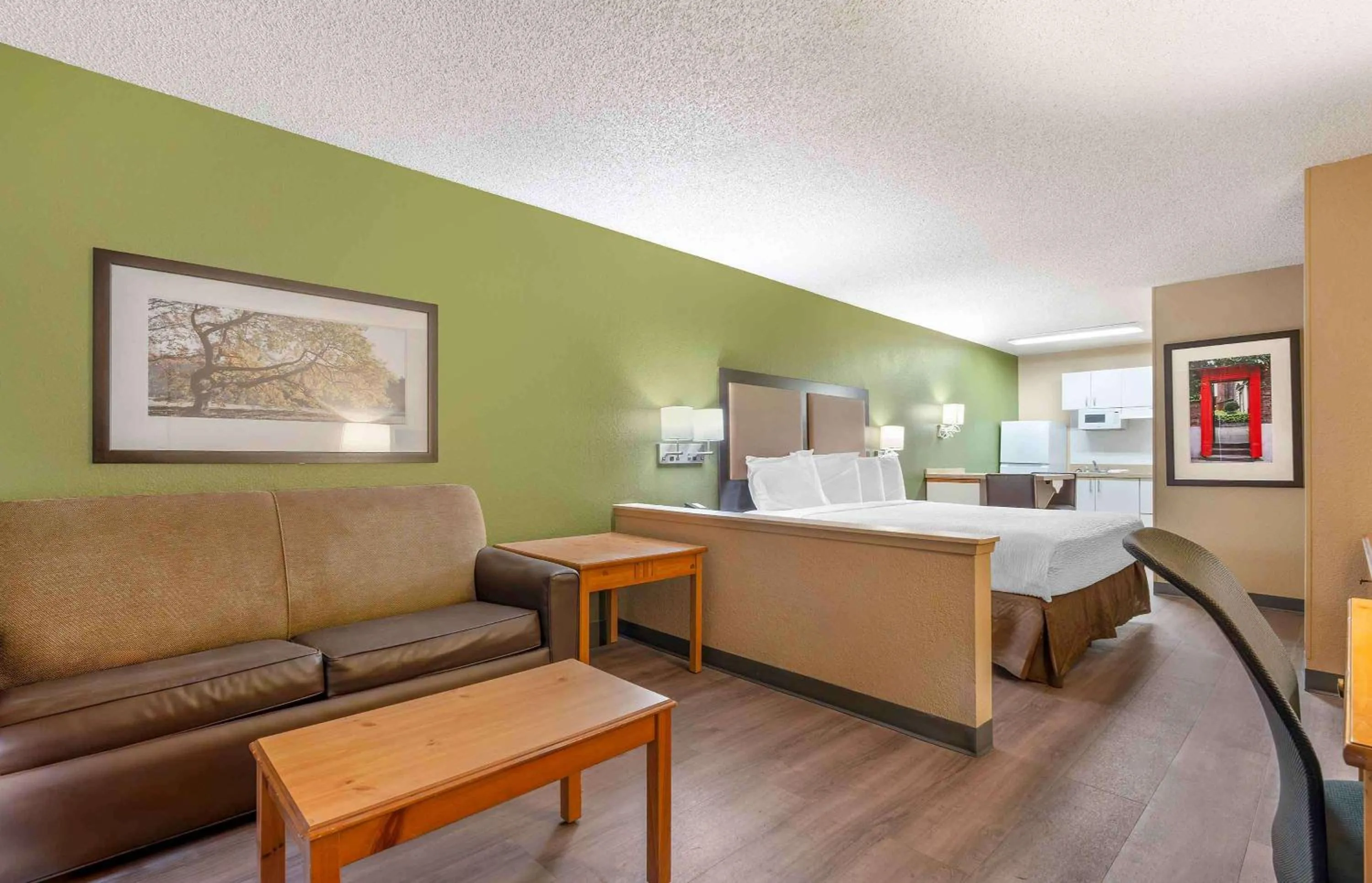 Bedroom, Bed in Extended Stay America Suites - Portland - Tigard