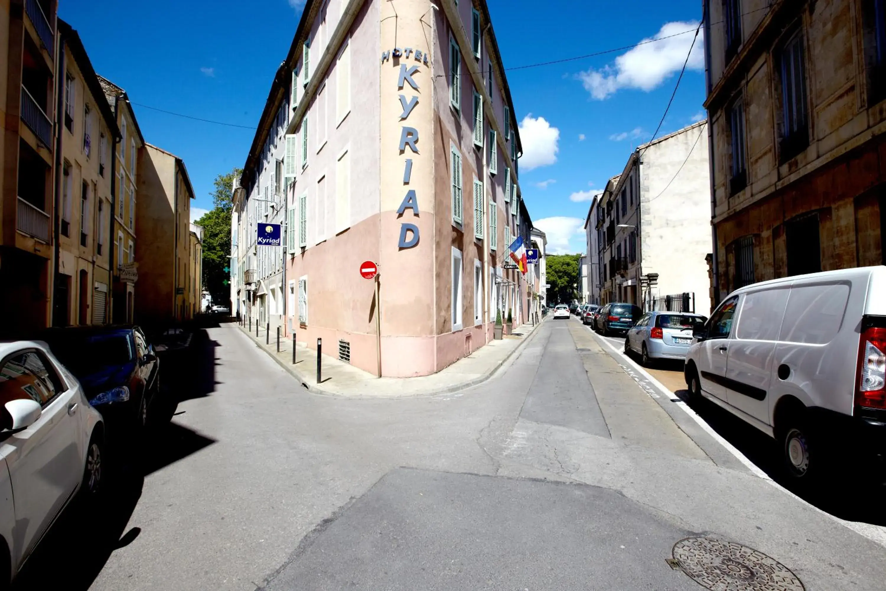 Facade/entrance, Neighborhood in Kyriad Nimes Centre