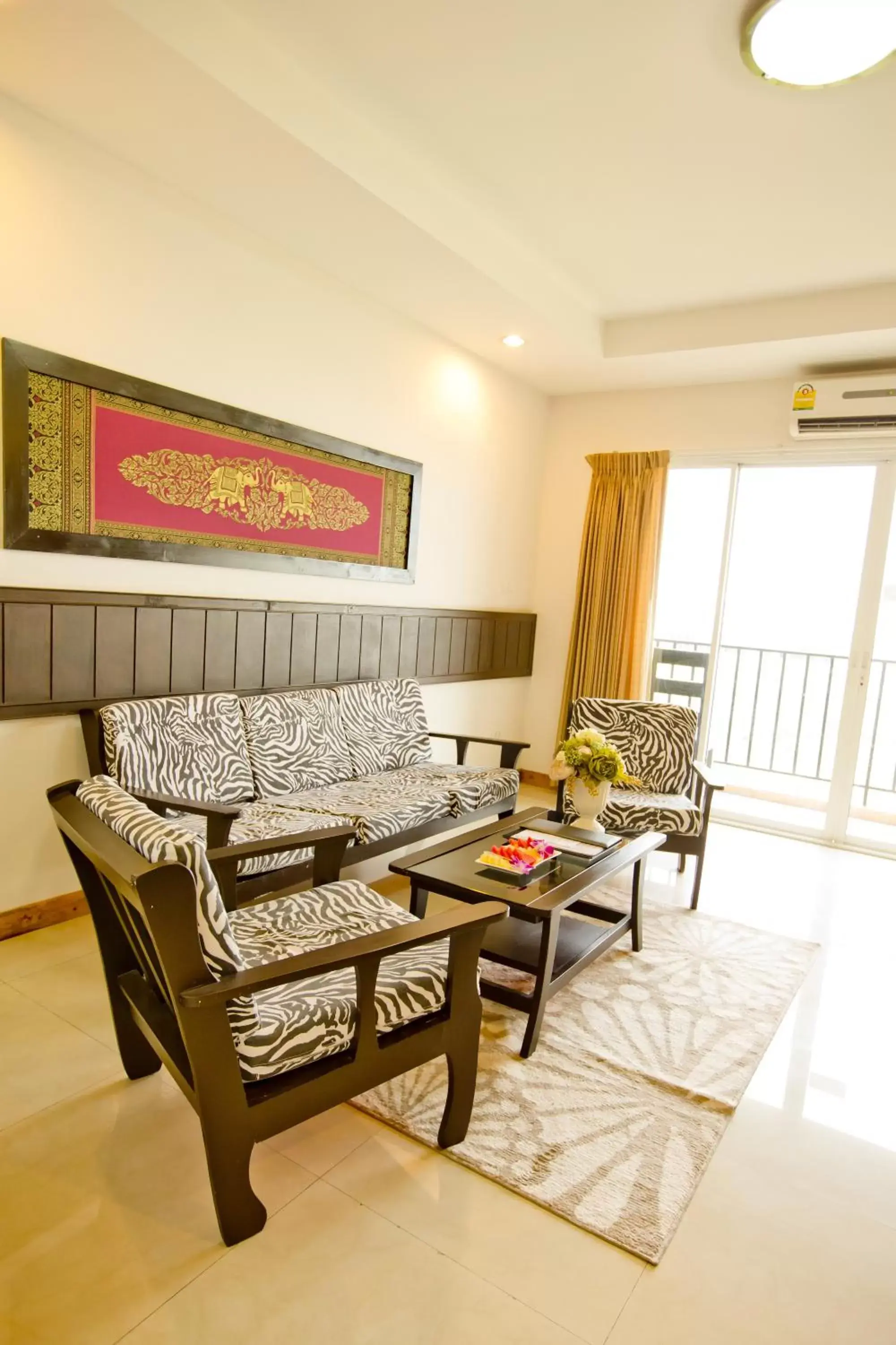 Lobby or reception, Seating Area in Sinsuvarn Airport Suite Hotel SHA Extra Plus Certified B5040