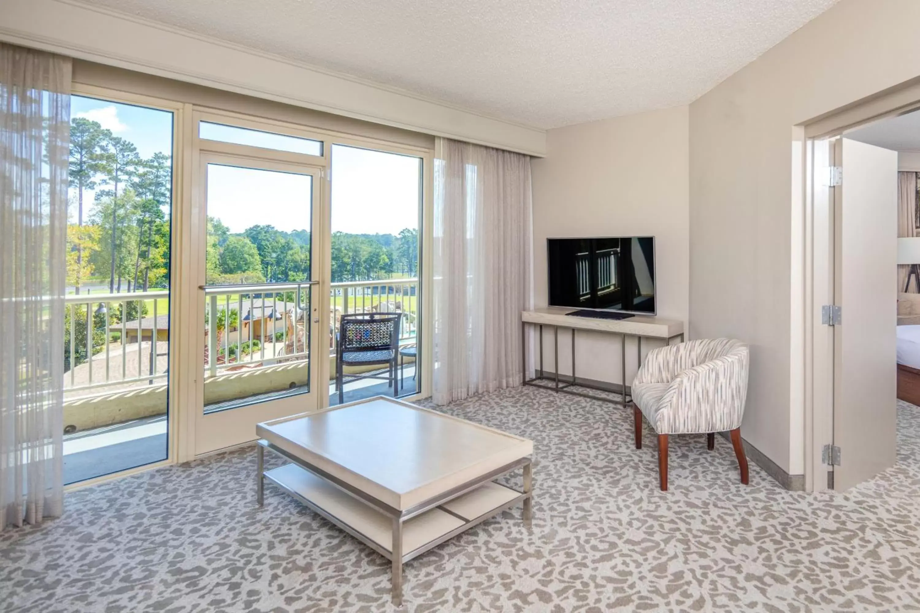 Living room in Auburn Marriott Opelika Resort & Spa at Grand National