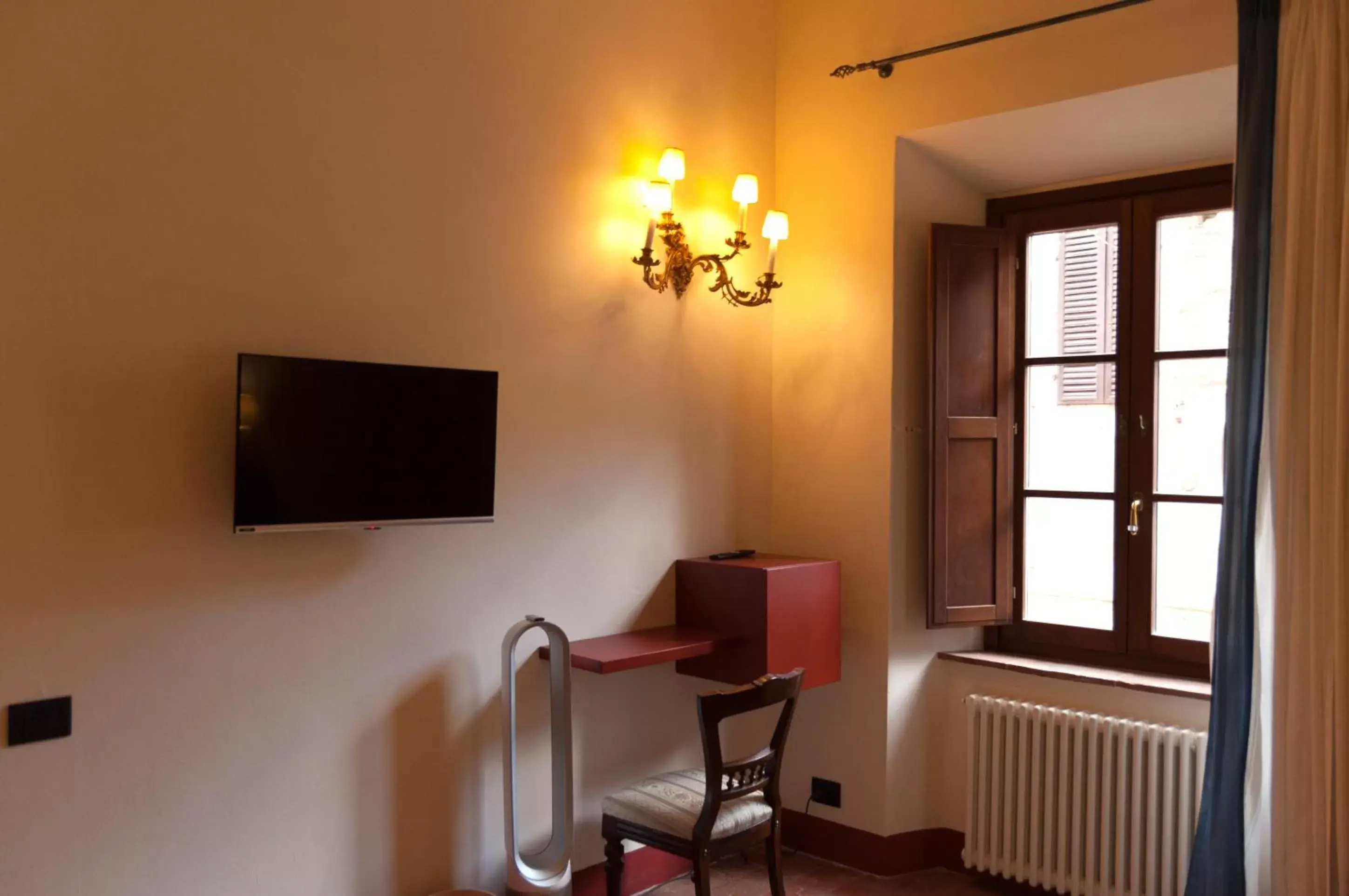 Bedroom, TV/Entertainment Center in Palazzo Benucci