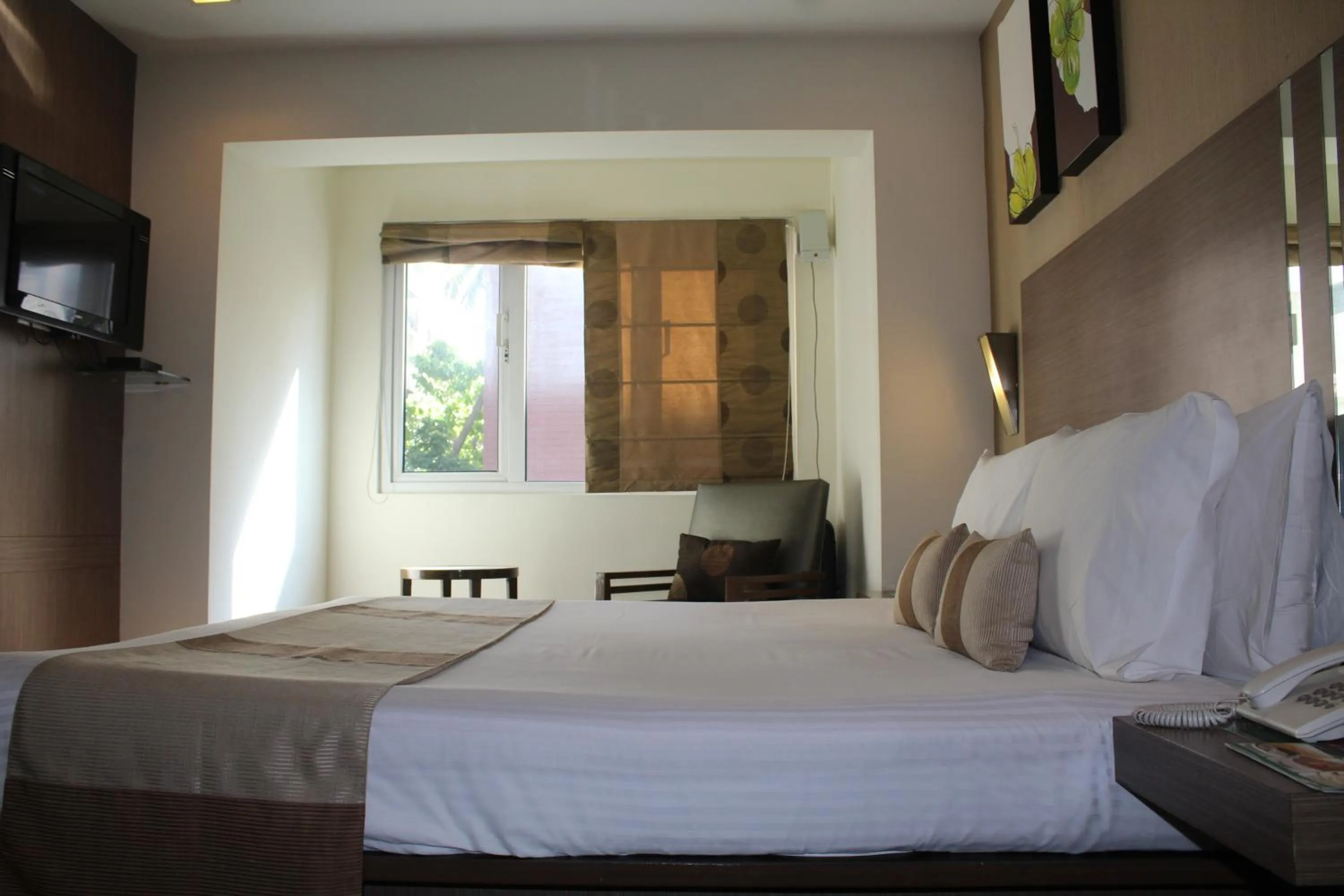 City view, Bed in The Lotus Apartment Hotel, Venkatraman Street
