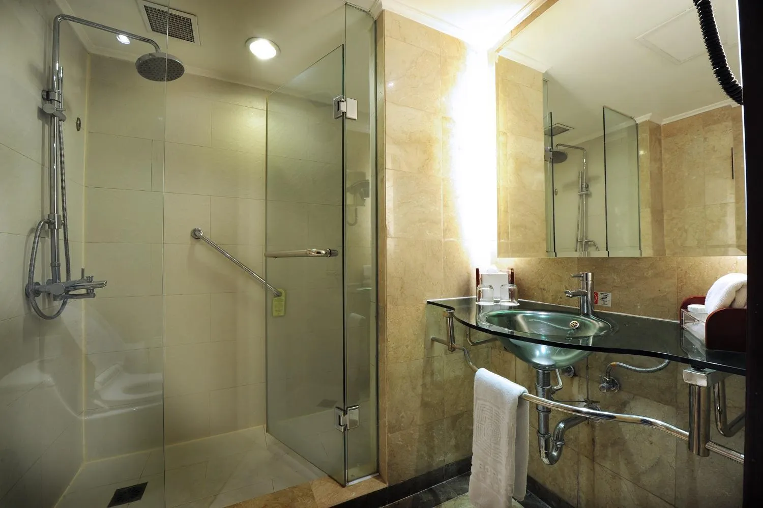 Bathroom in Hotel Borobudur Jakarta