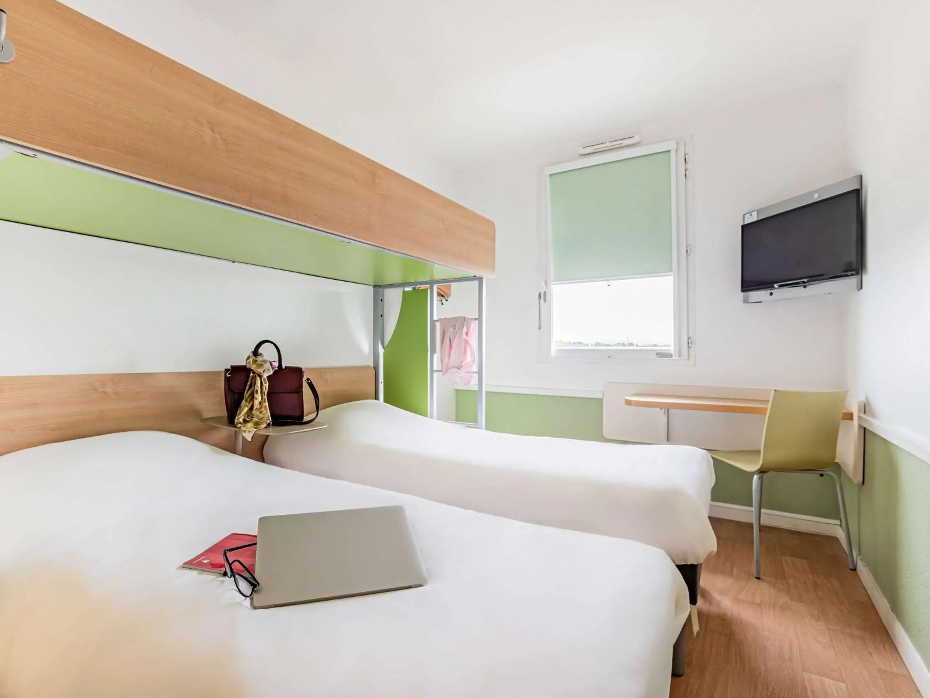 Photo of the whole room, Bed in ibis budget Carcassonne Aéroport - A61