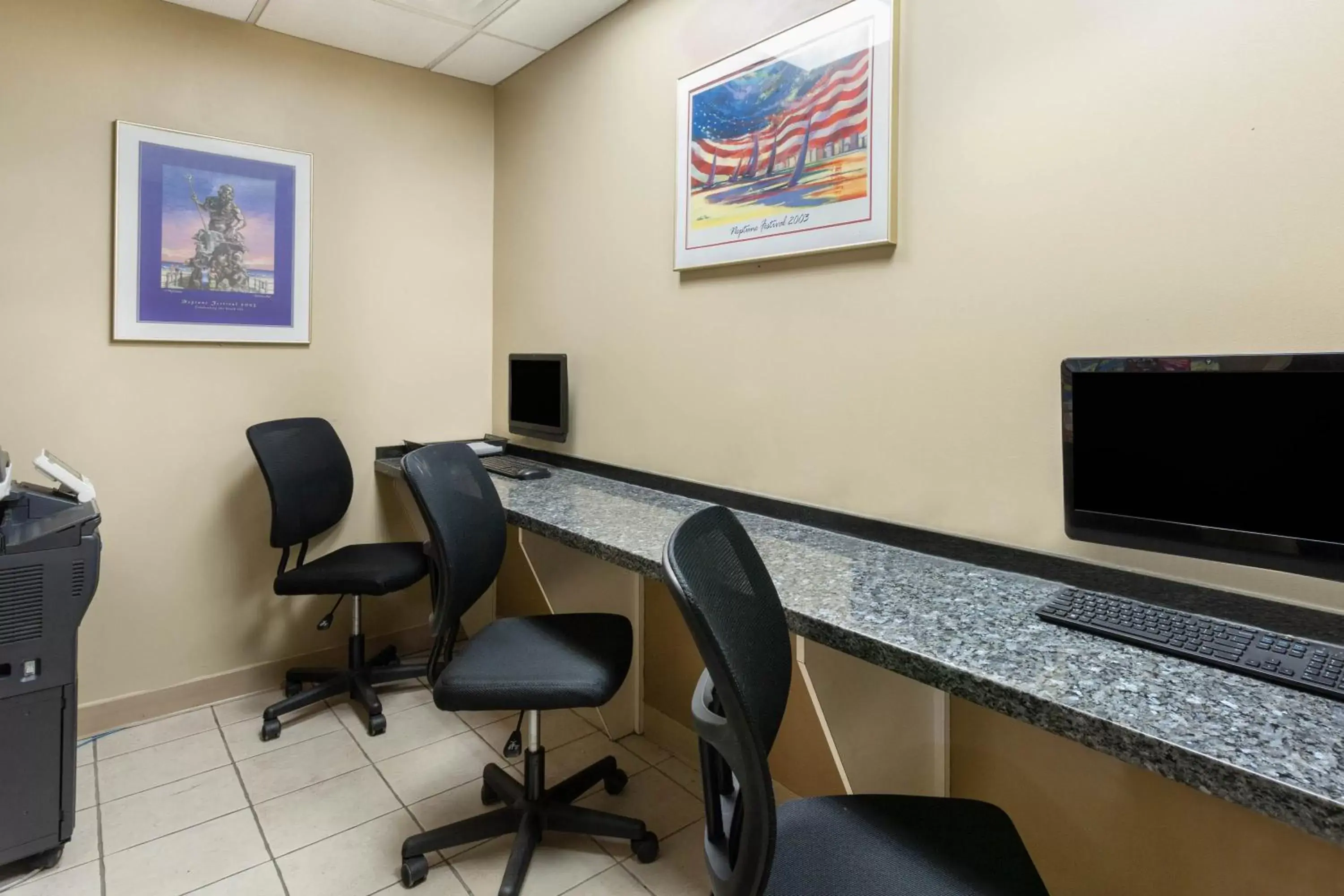 Area and facilities, Business Area/Conference Room in Ramada Plaza by Wyndham Virginia Beach