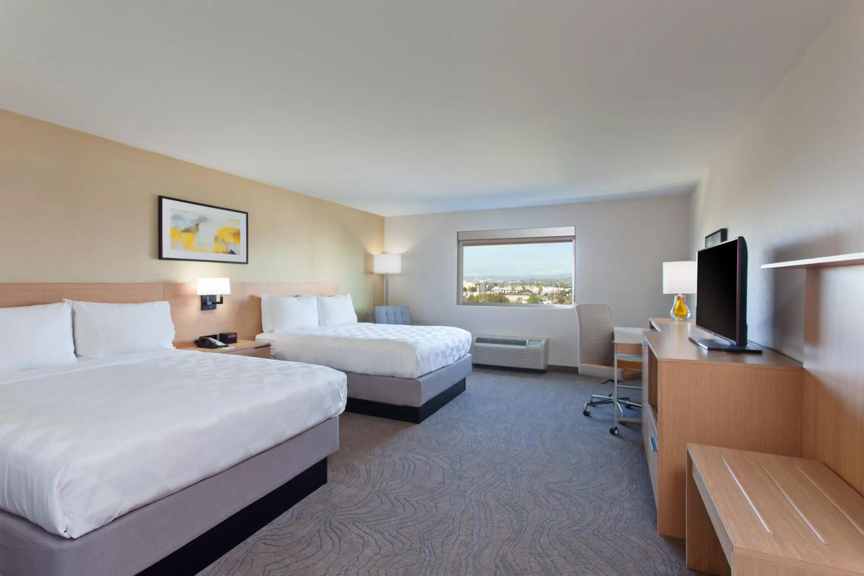 Photo of the whole room, Bed in Holiday Inn Los Angeles - LAX Airport, an IHG Hotel