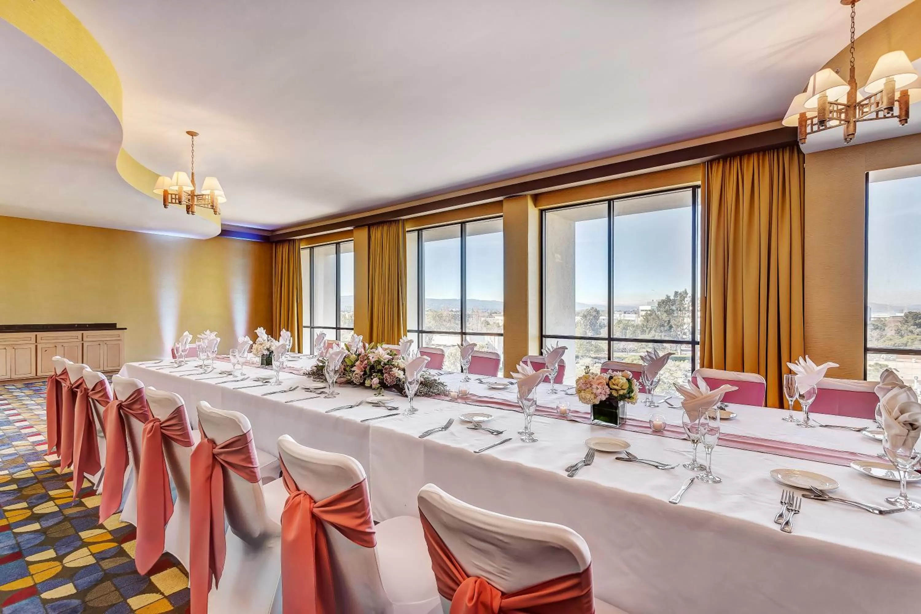 Restaurant/places to eat in Crowne Plaza Hotel Foster City-San Mateo by IHG