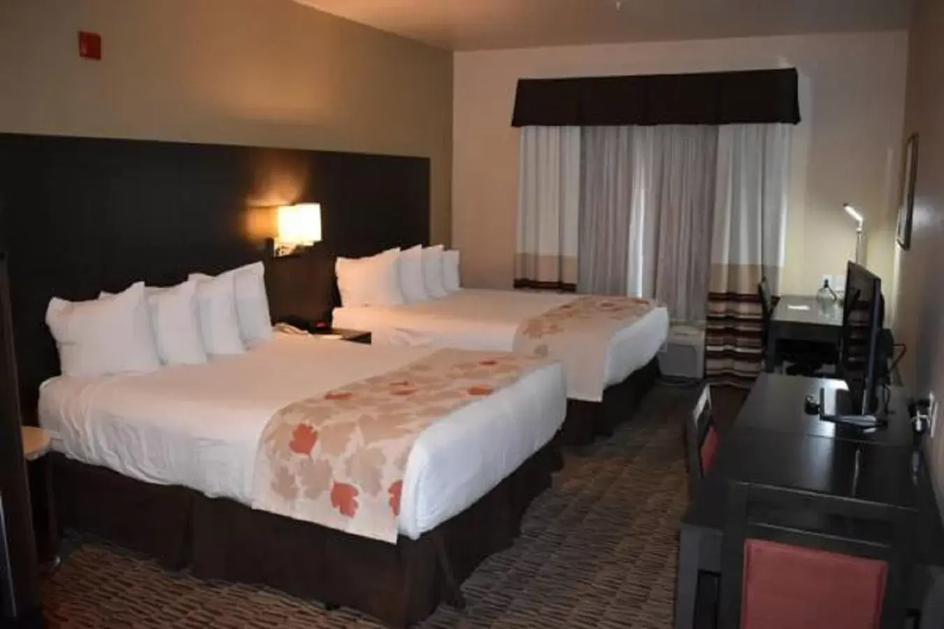 Bed in Hawthorn Suites Las Vegas