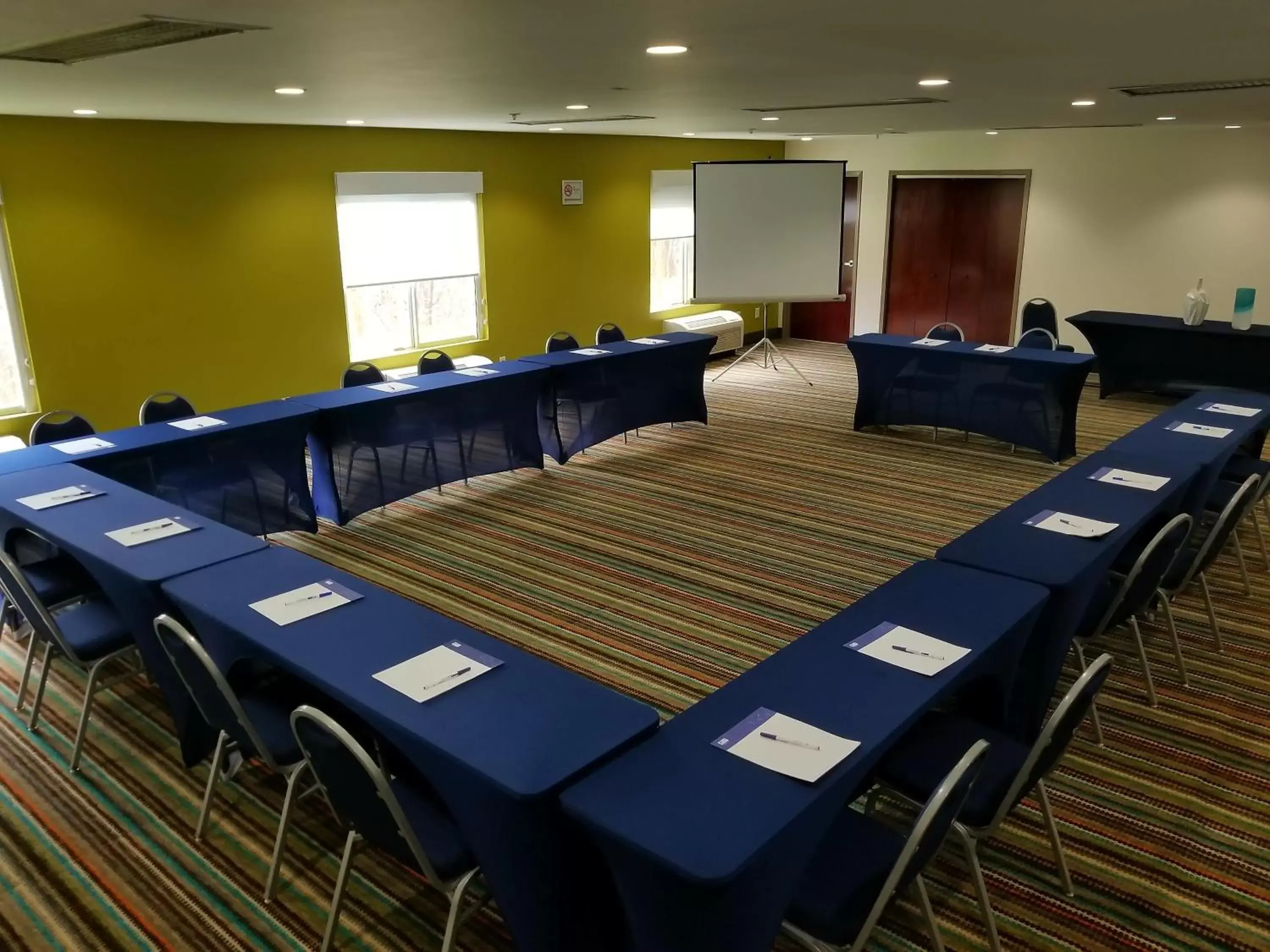 Meeting/conference room in Holiday Inn Express Hotel & Suites Mebane, an IHG Hotel