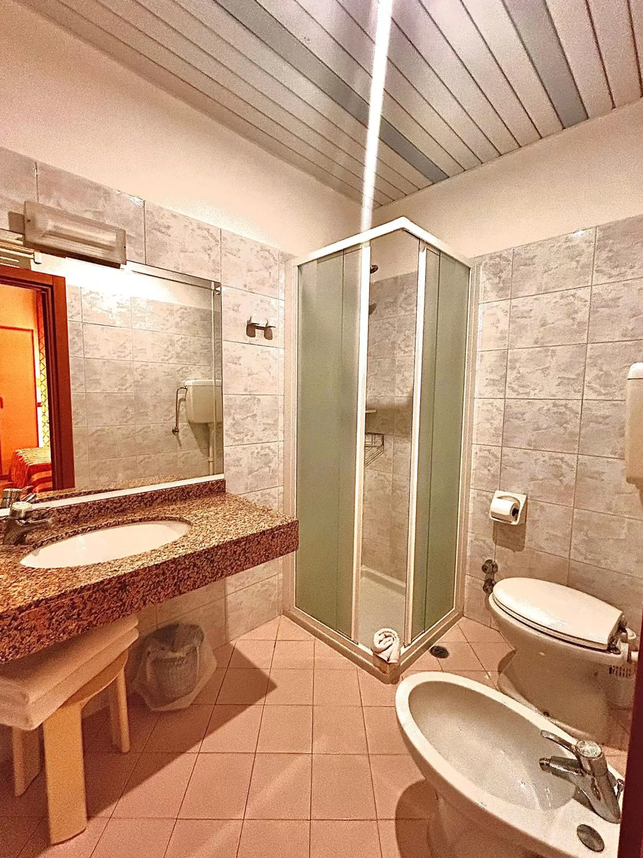 Bathroom in Hotel Ausonia