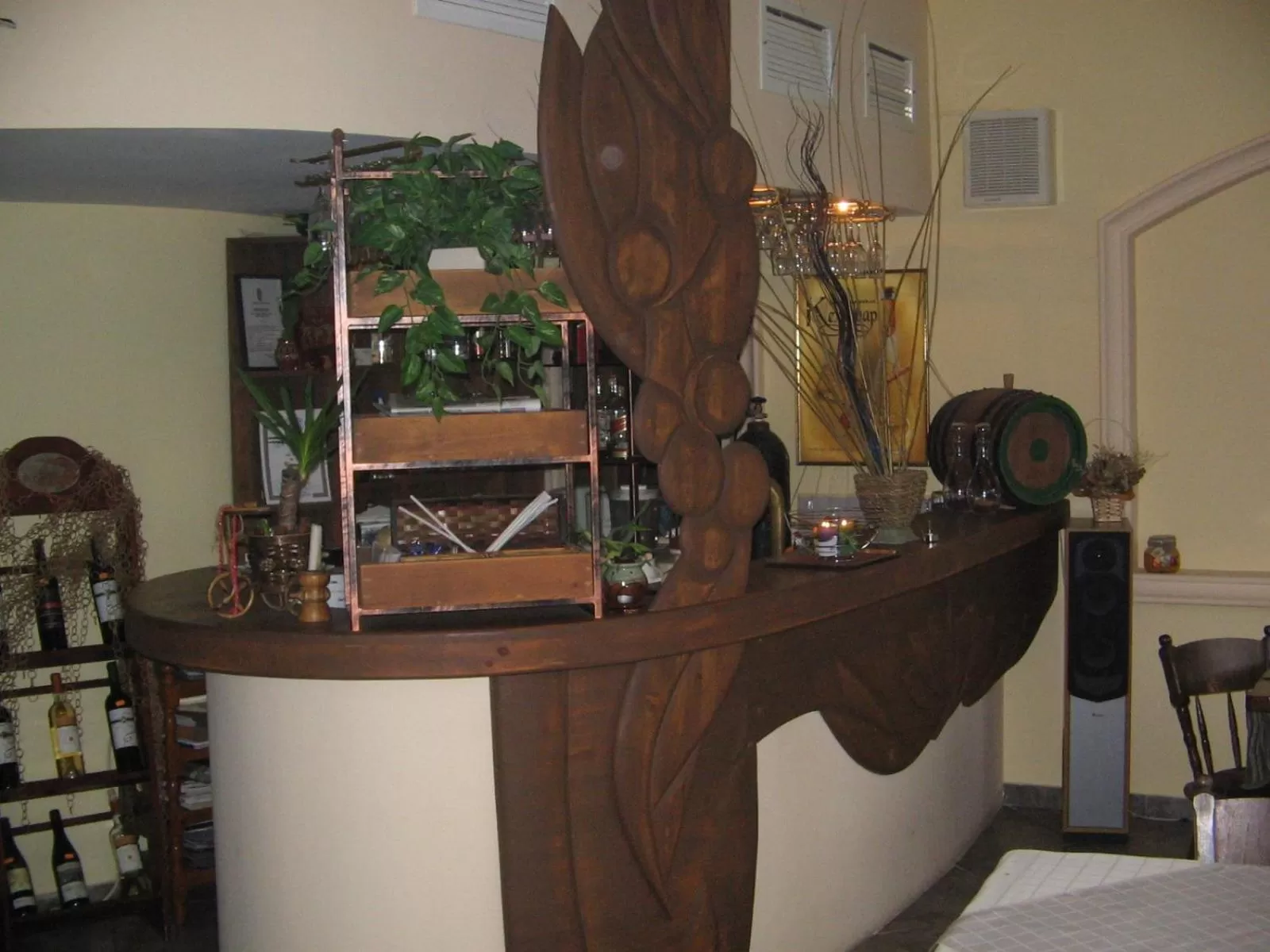 Restaurant/places to eat in Boryana Hotel