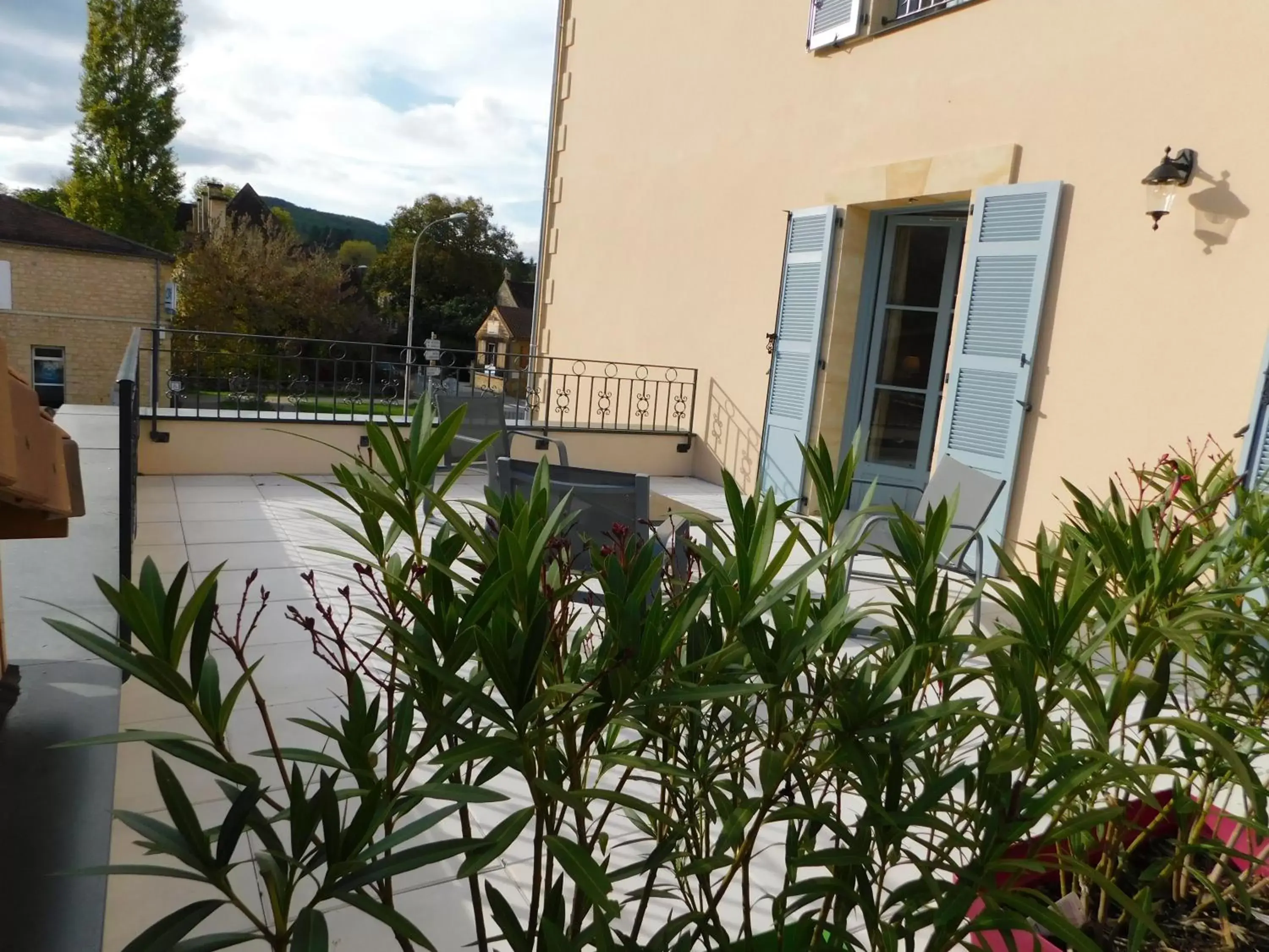 Balcony/Terrace, Property Building in Hotel-Restaurant des Augustins - Cosy Places by CC - Proche Sarlat