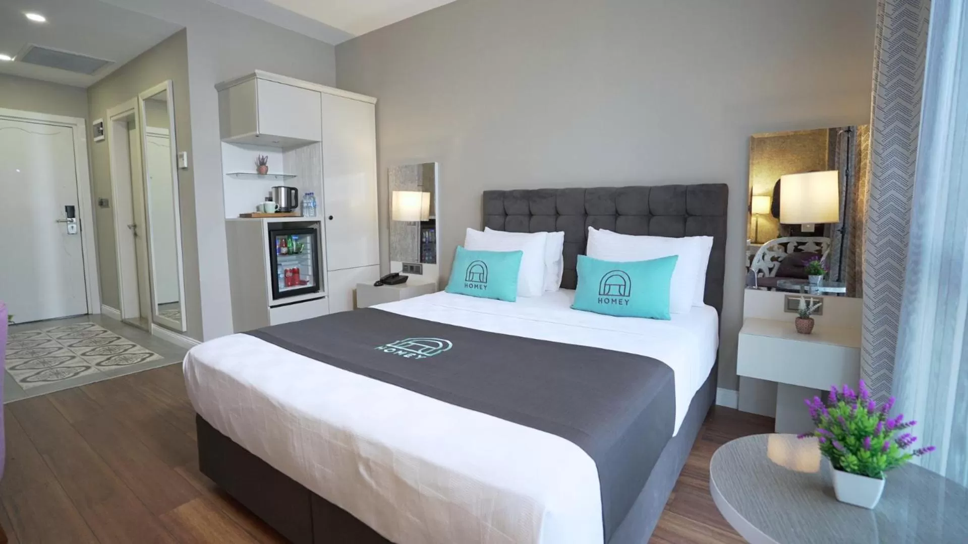 Bed in Homey AirPort Hotel