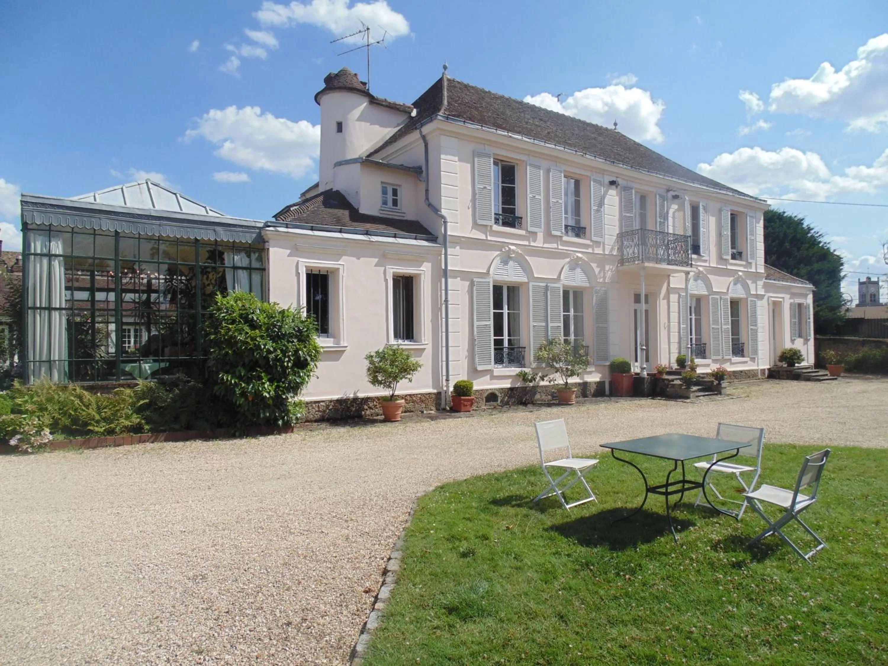 Property building in Clos Saint Nicolas