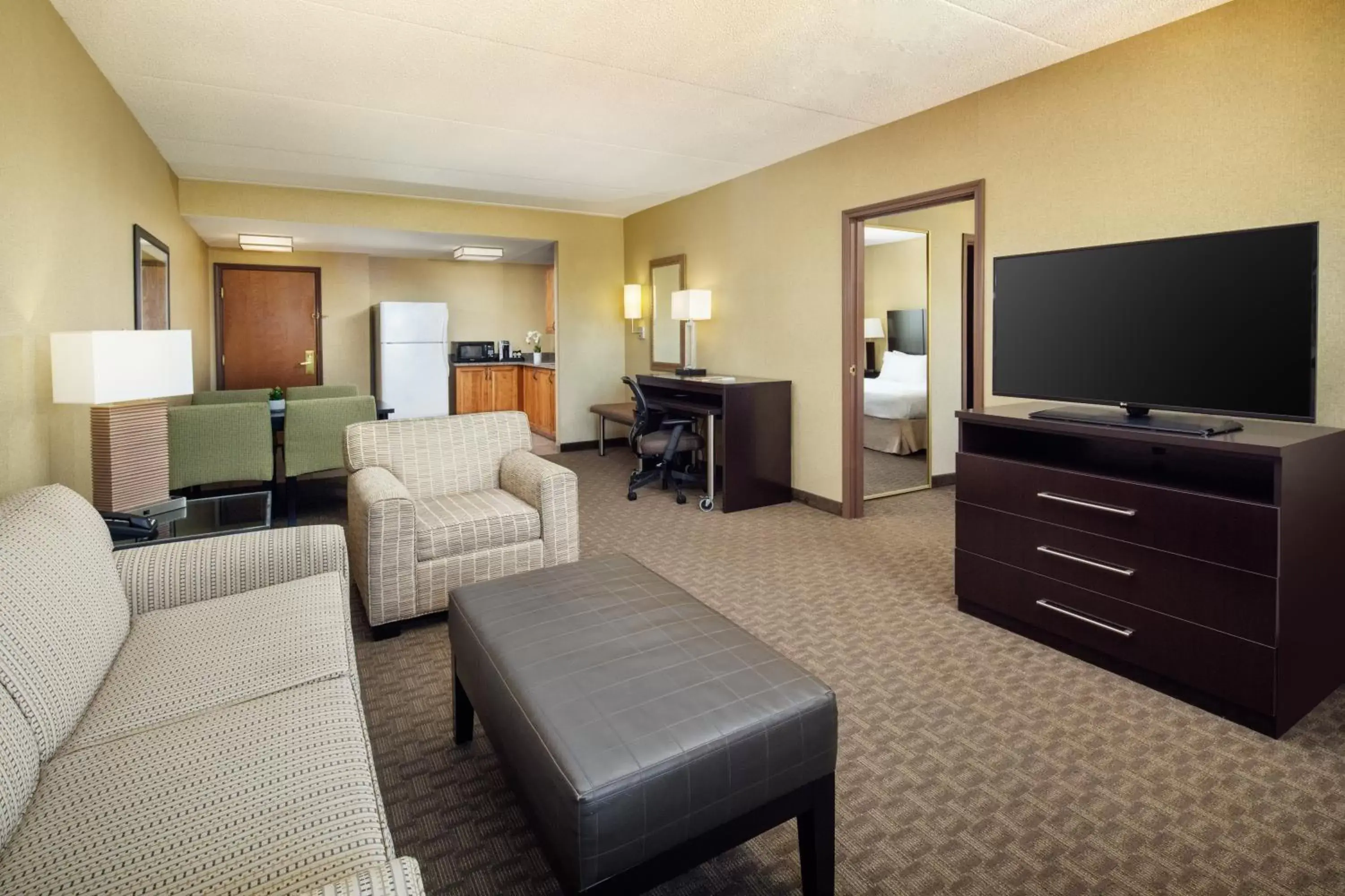 Communal lounge/ TV room, Seating Area in Holiday Inn Phoenix/Chandler, an IHG Hotel
