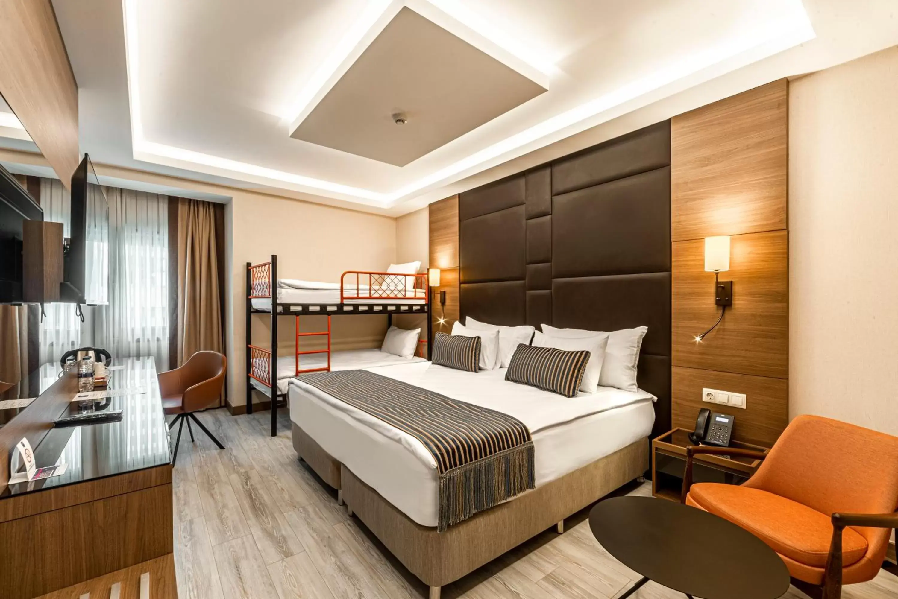 Photo of the whole room in TRYP By Wyndham Istanbul Sisli Hotel