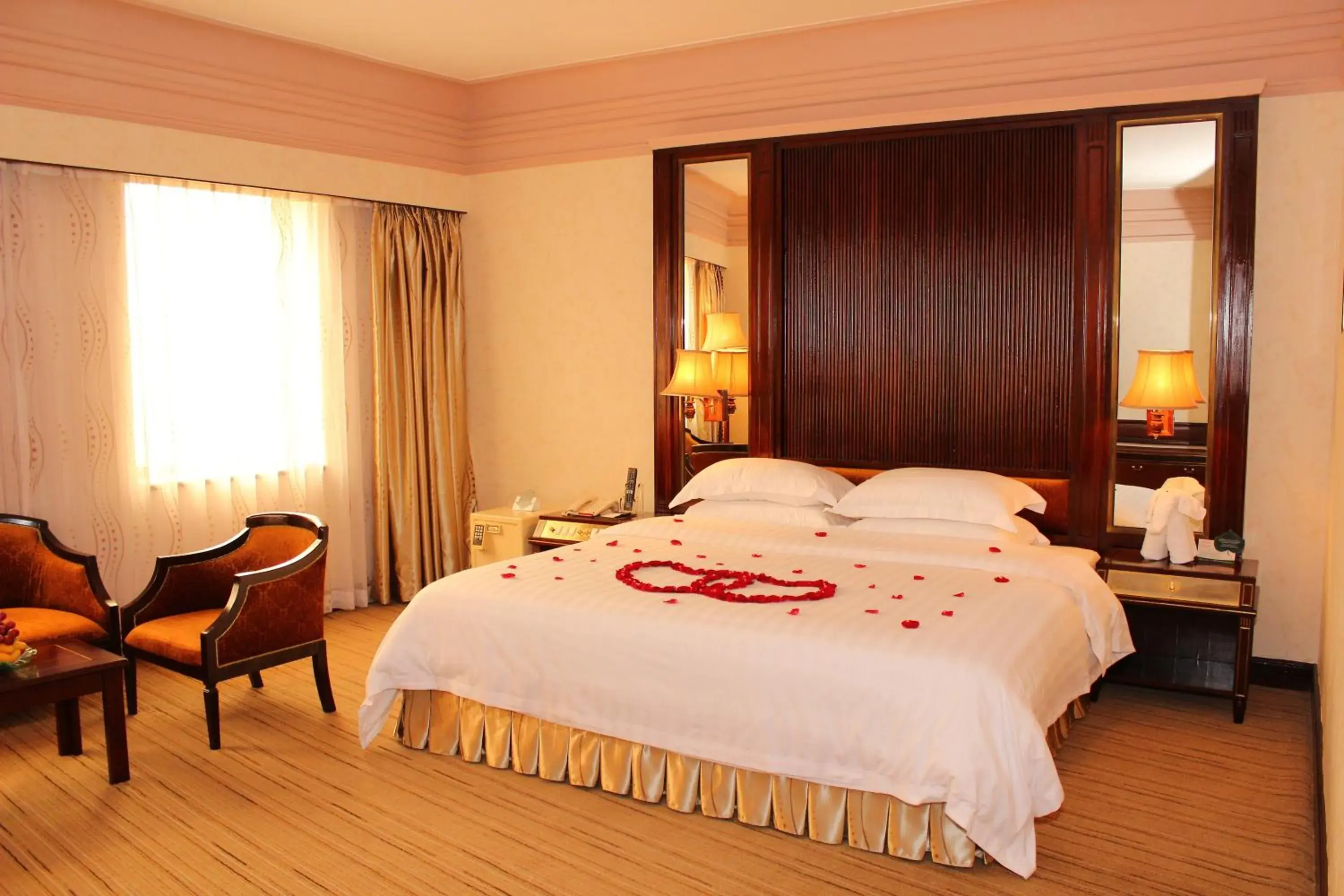 Photo of the whole room, Bed in Yindo Jasper Hotel Zhuhai