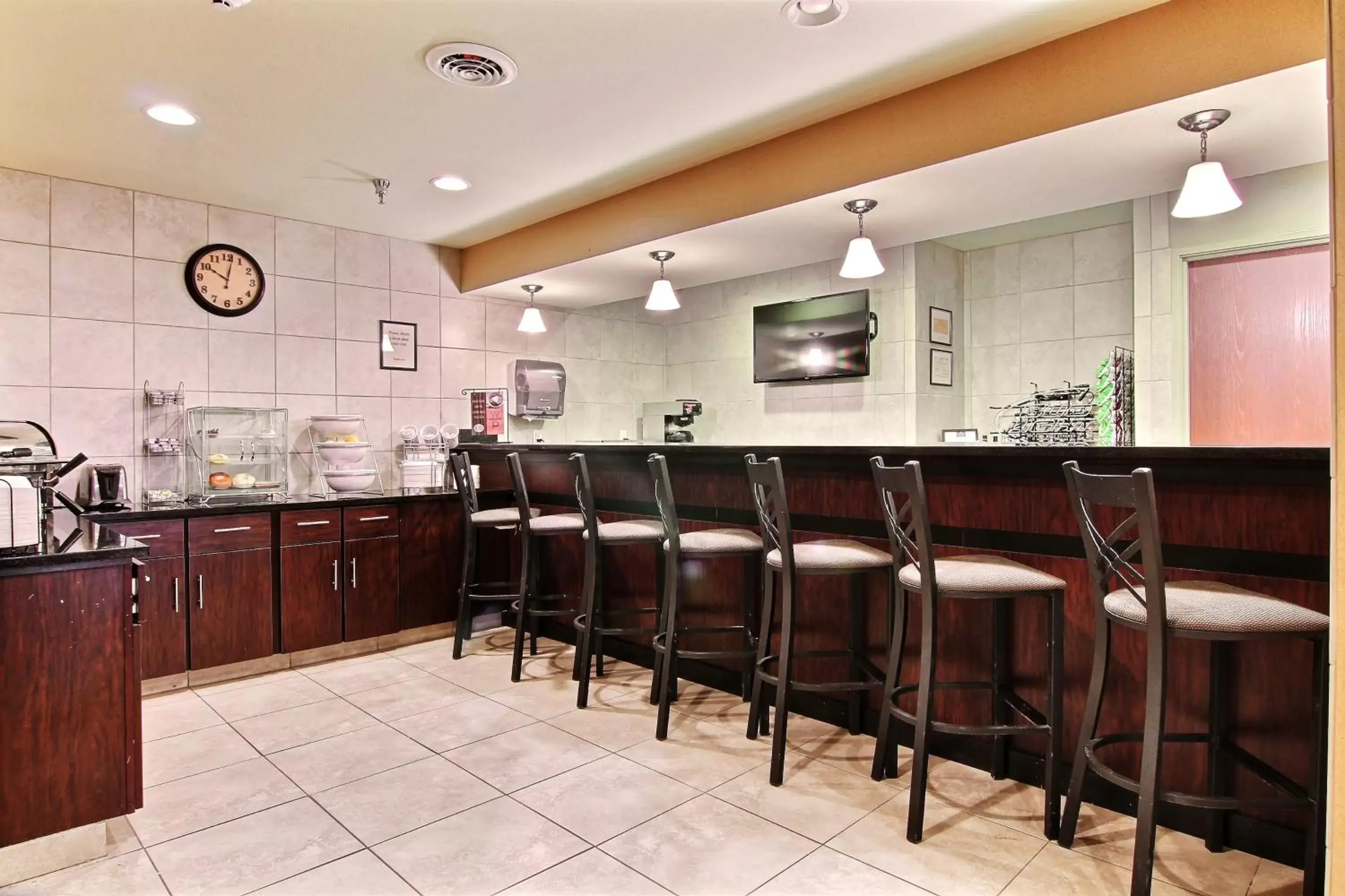 Lounge or bar, Lounge/Bar in Cobblestone Hotel and Suites - Crookston