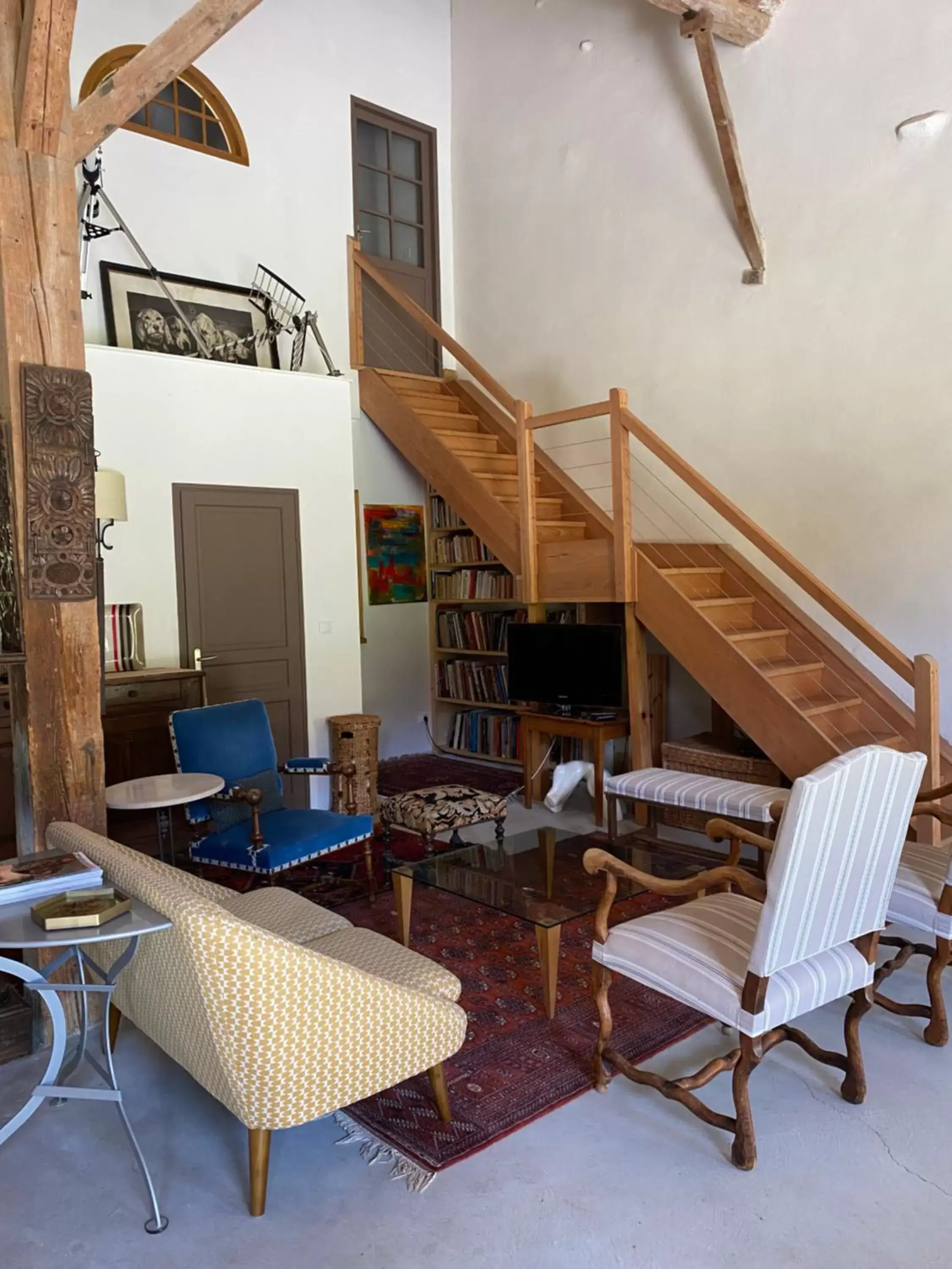 Communal lounge/ TV room in Clos de Mont July, architecture XVIIIe au cœur de la nature