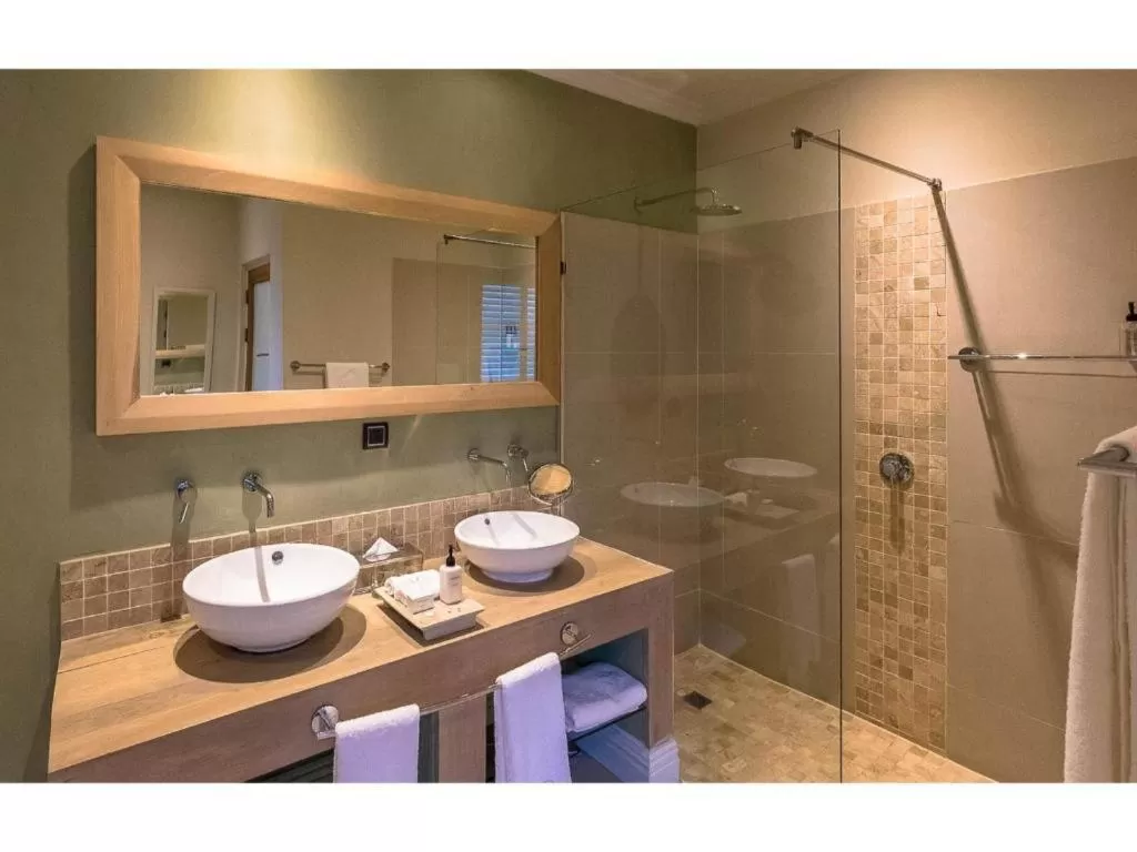 Shower in Sugar Hotel